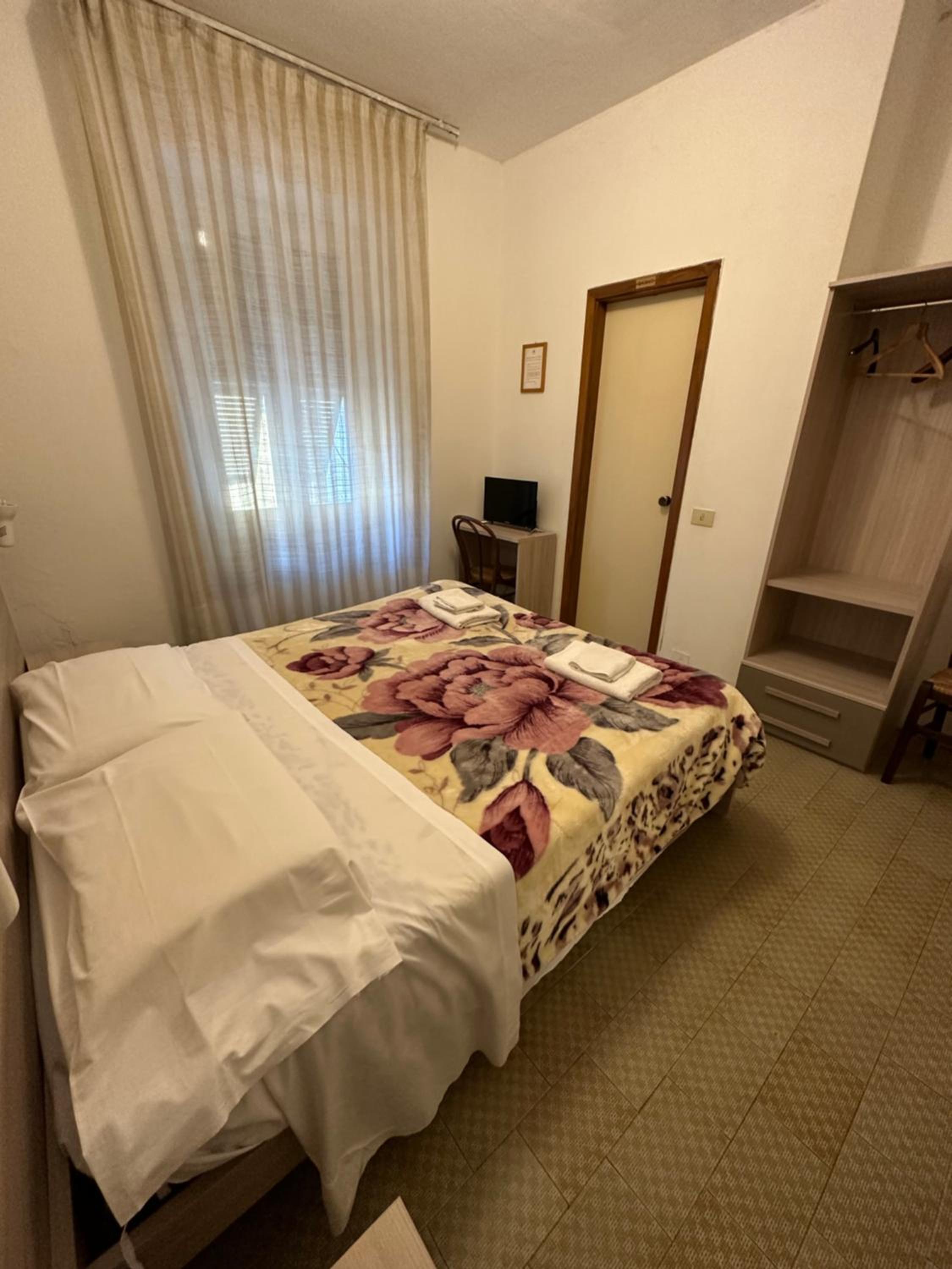 Double Room - Photo 4