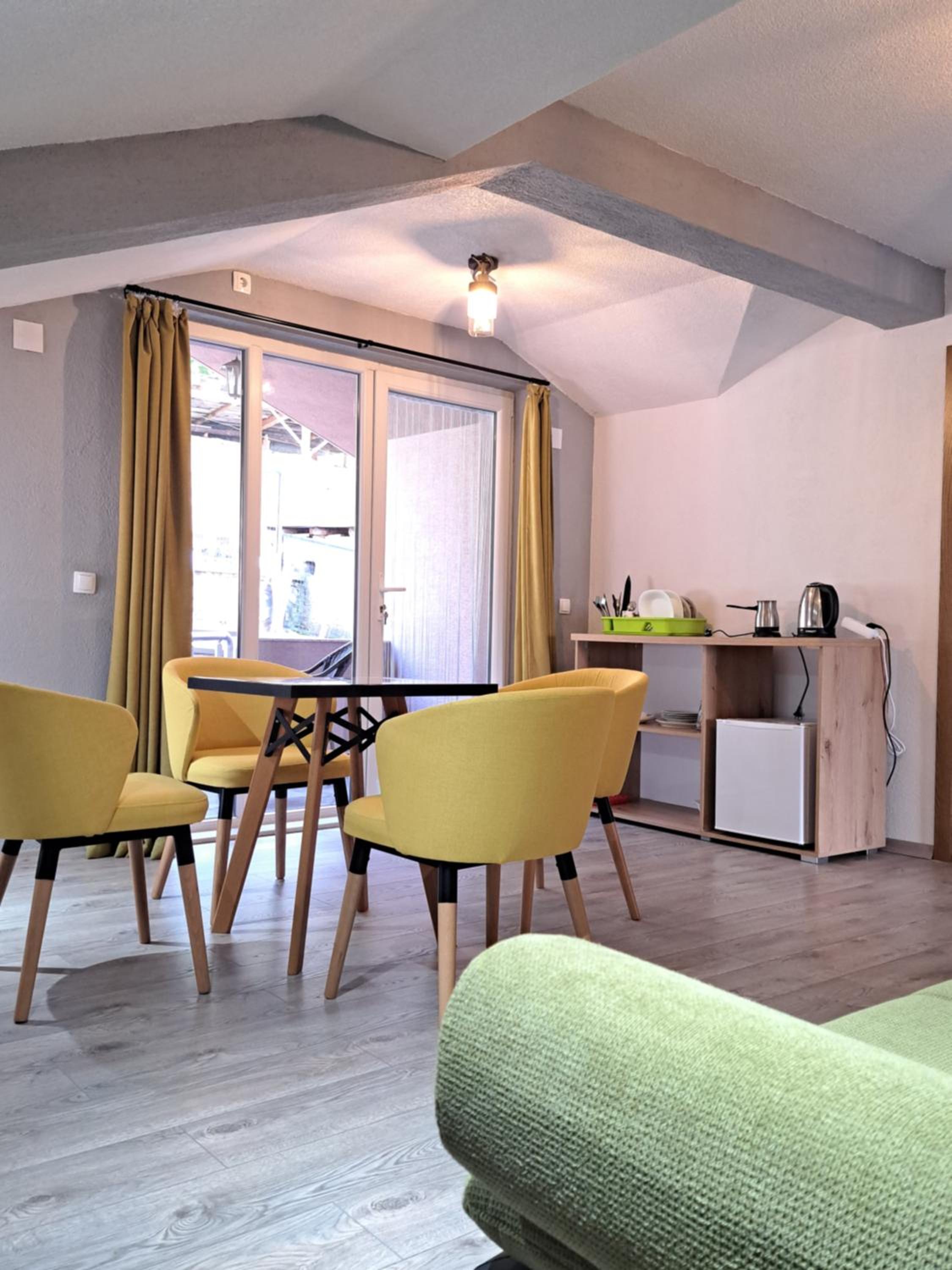 Apartment with Mountain View photo 2