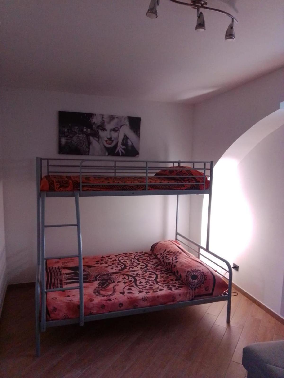 Two-Bedroom House - Photo 10