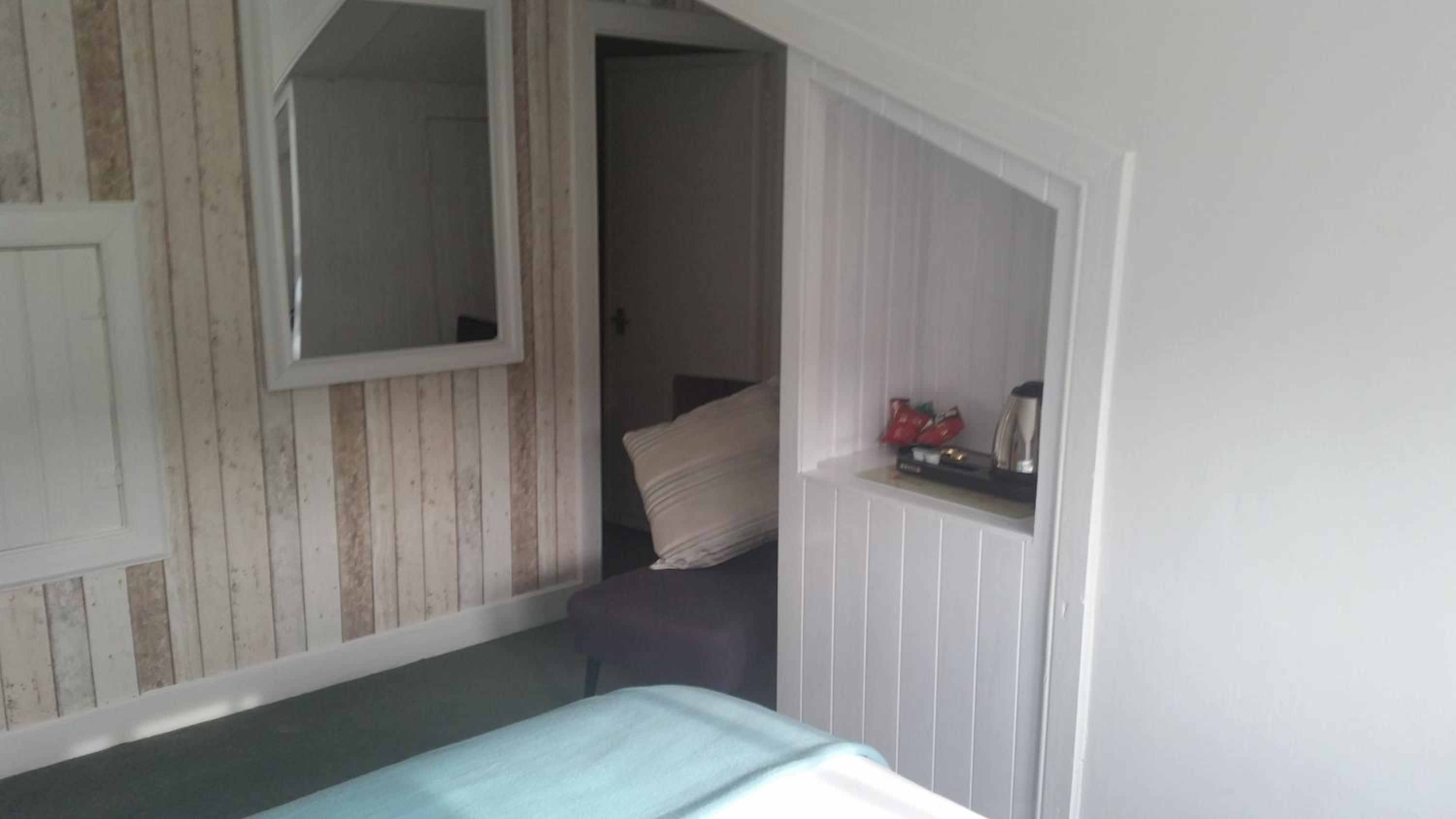 Single Room photo 2