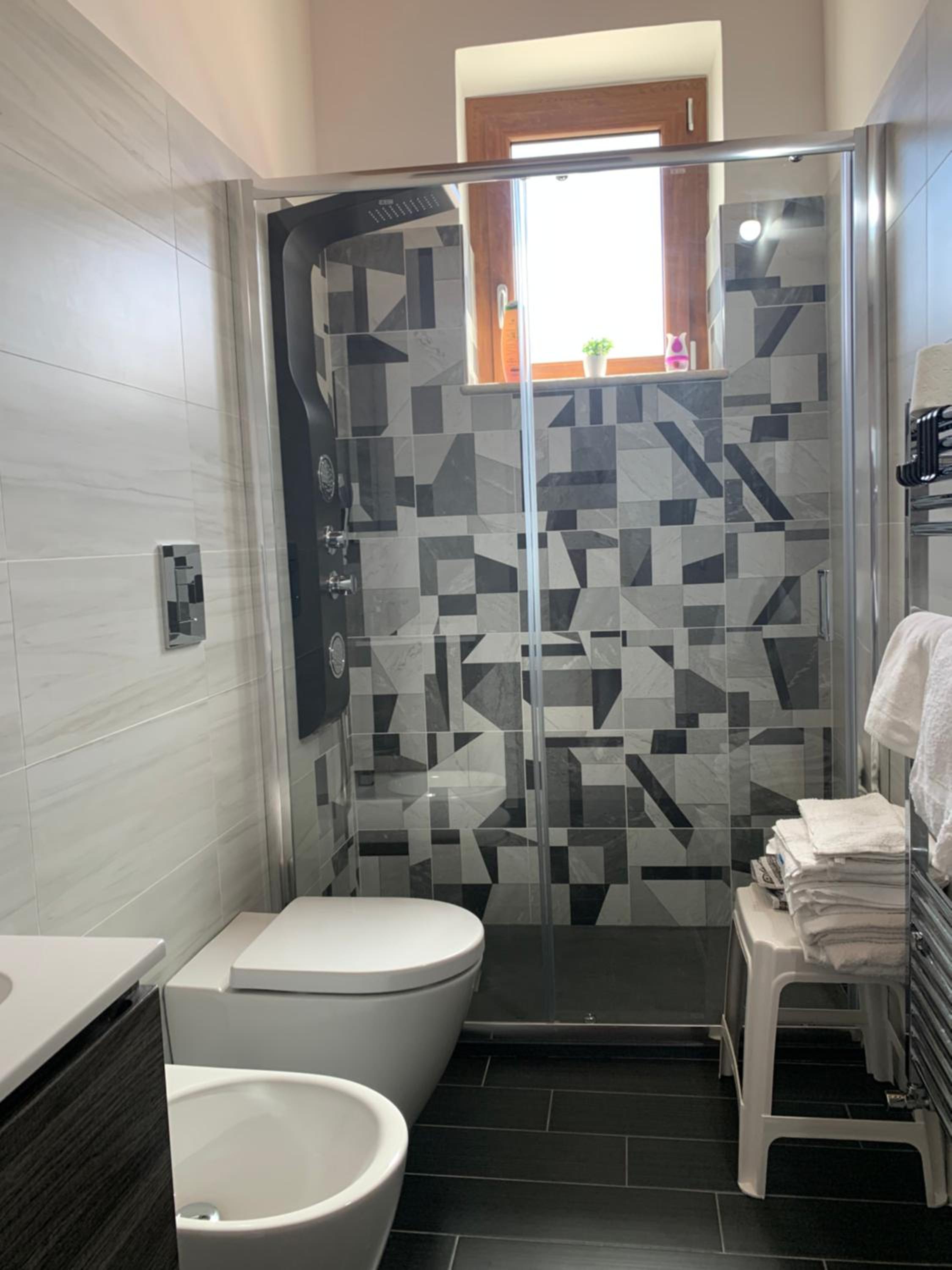 Double Room with Private Bathroom - Photo 25