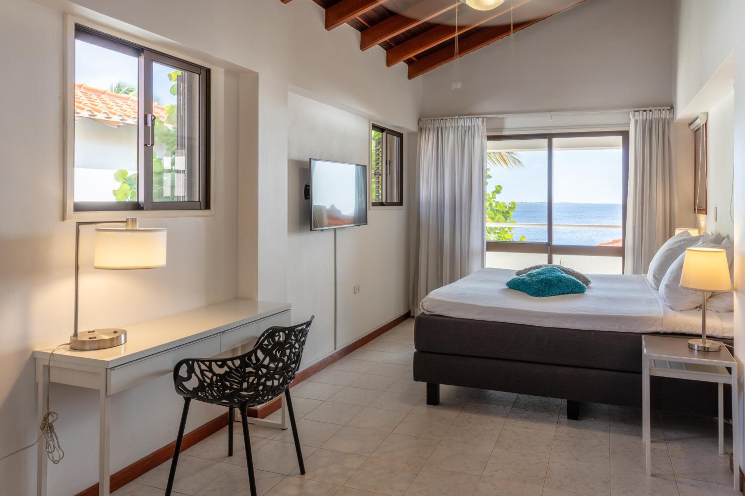 King Suite with Ocean View photo 2