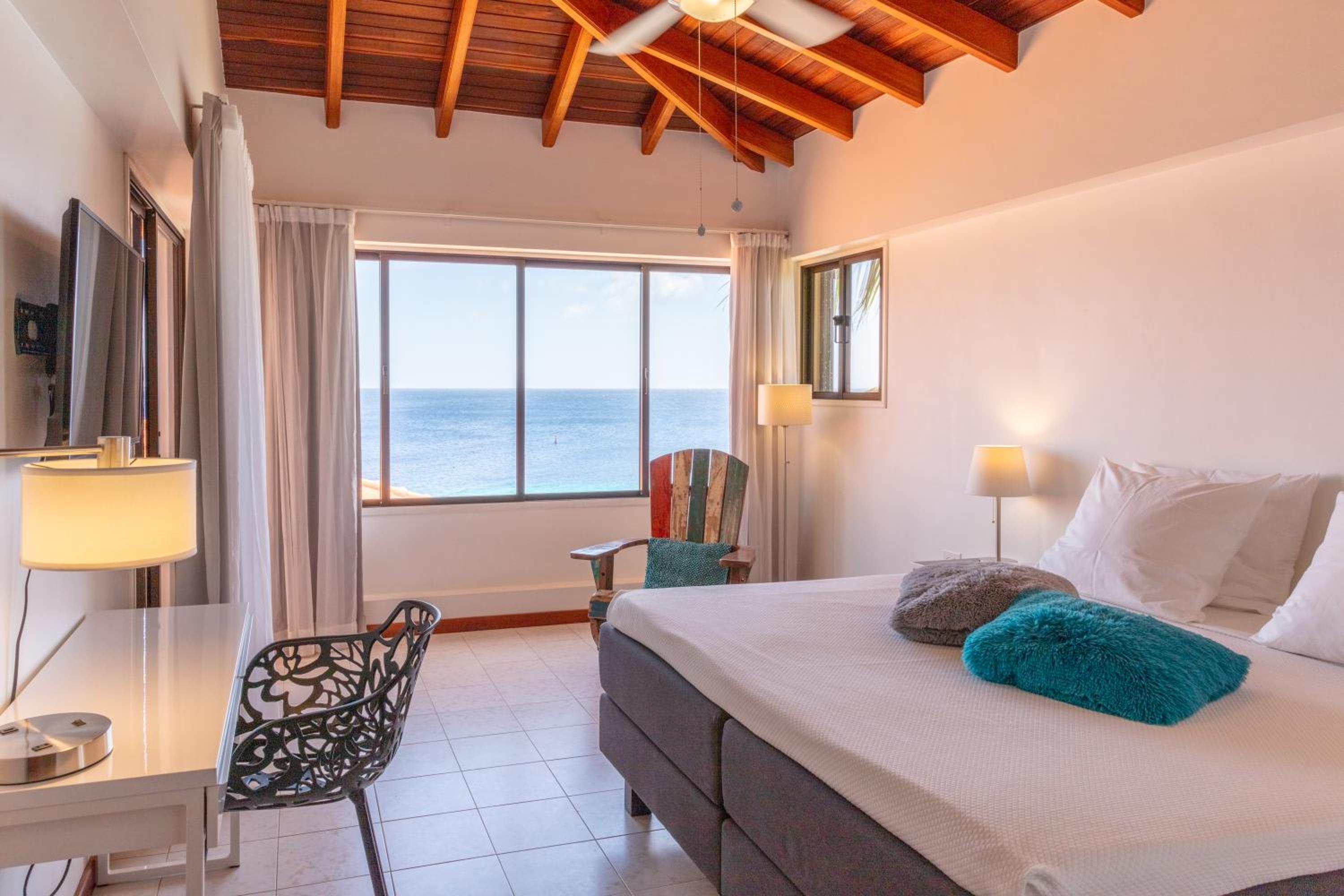 King Suite with Ocean View photo 3