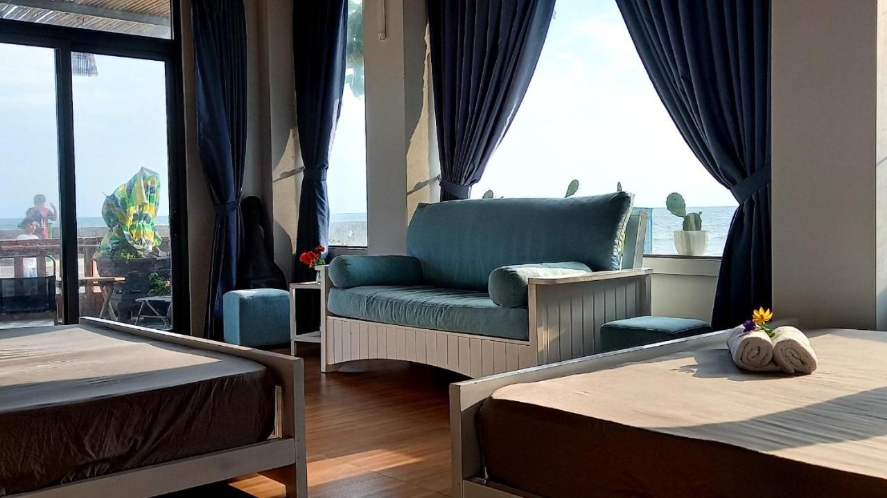 Family Room with Sea View