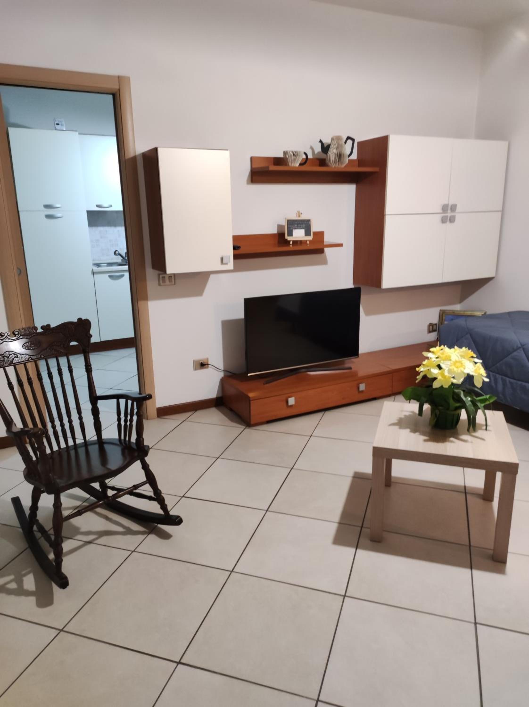 One-Bedroom Apartment - Photo 1