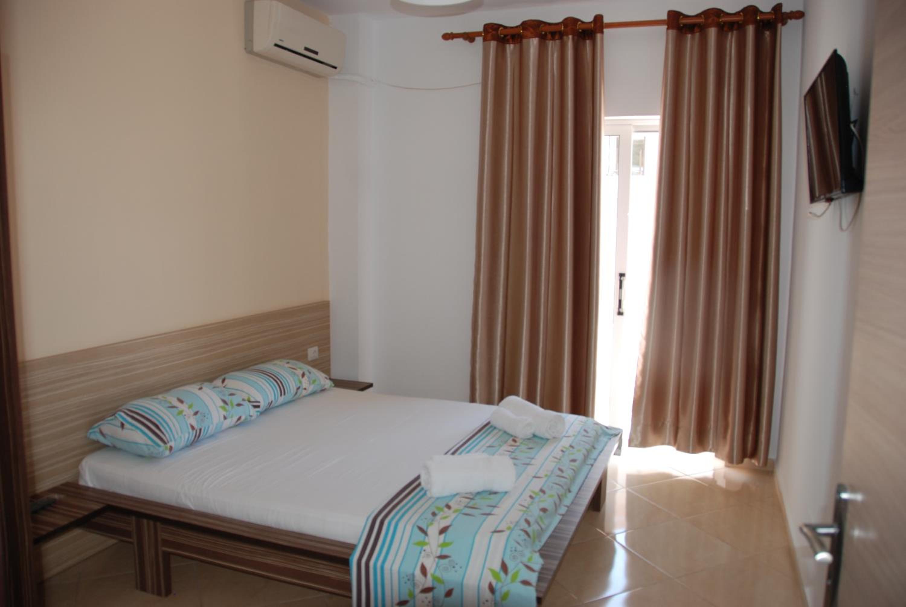 Family Room with Side Sea View photo 3