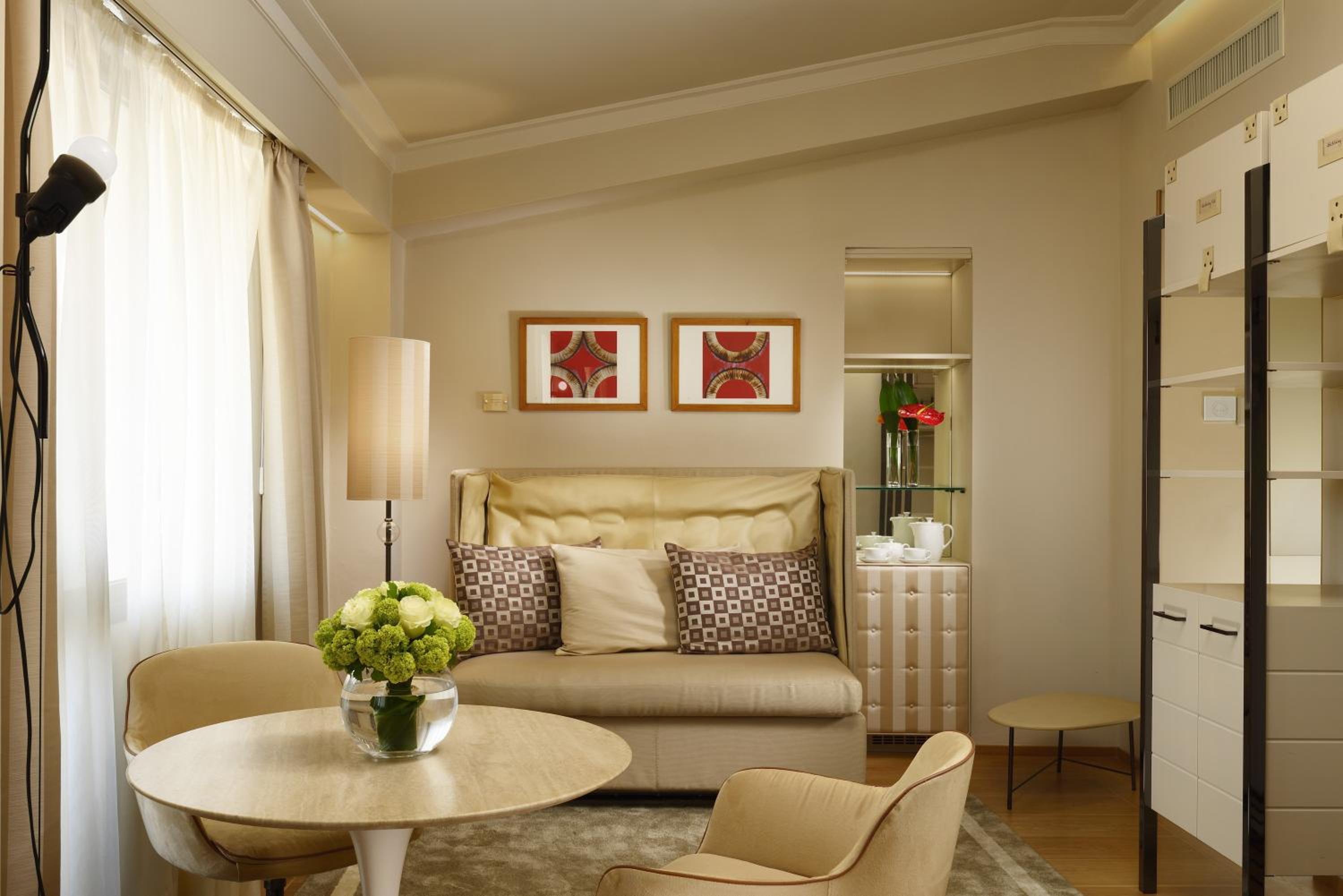 Deluxe Junior Suite - Photo 11