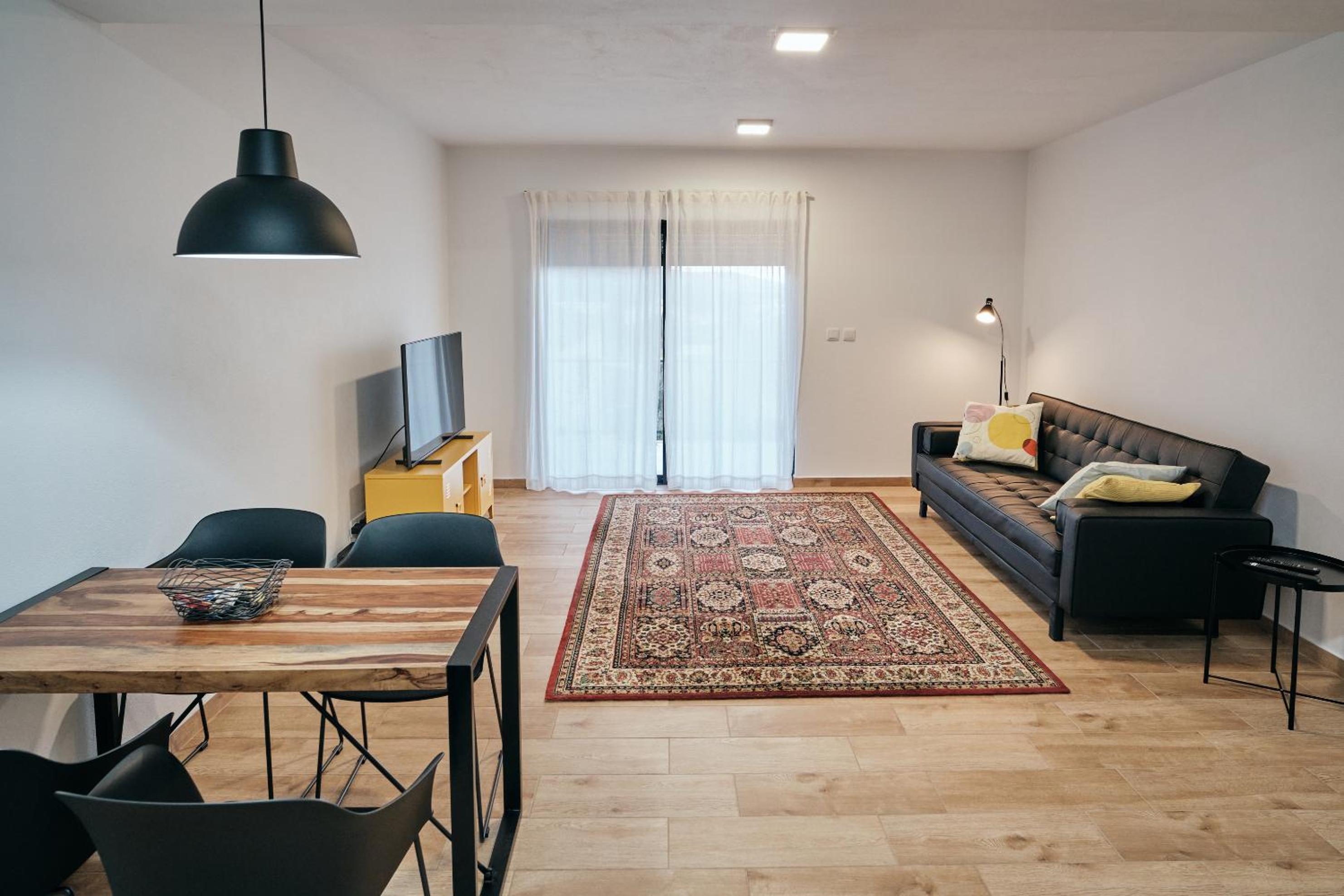 One-Bedroom Apartment photo 1