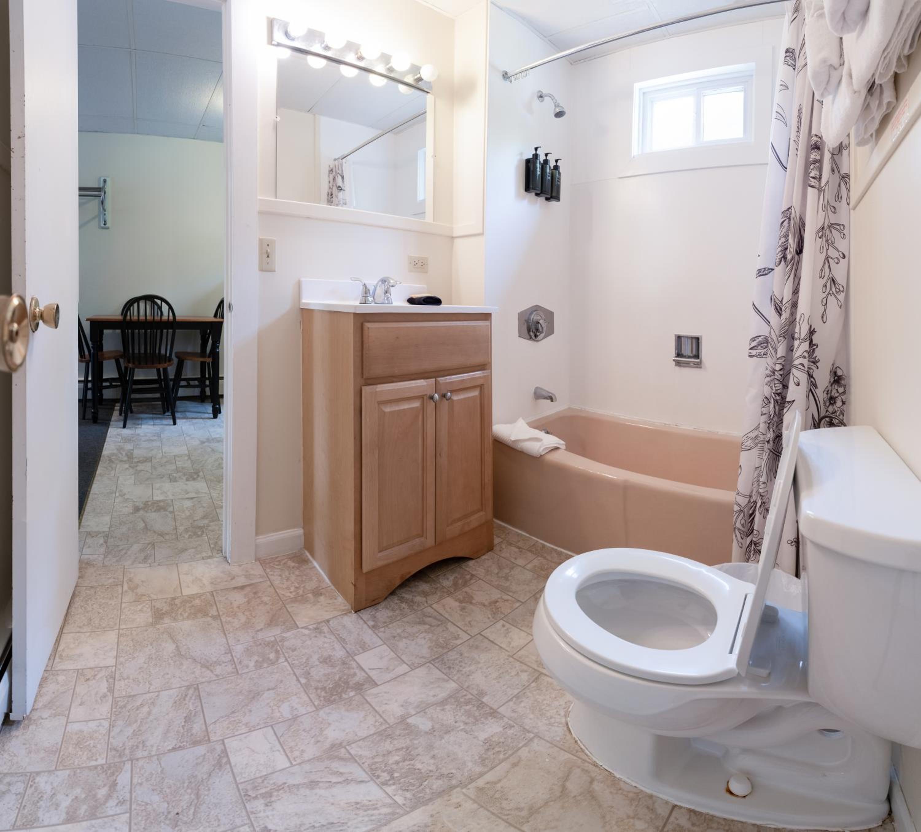 Superior Family Room - Photo 5