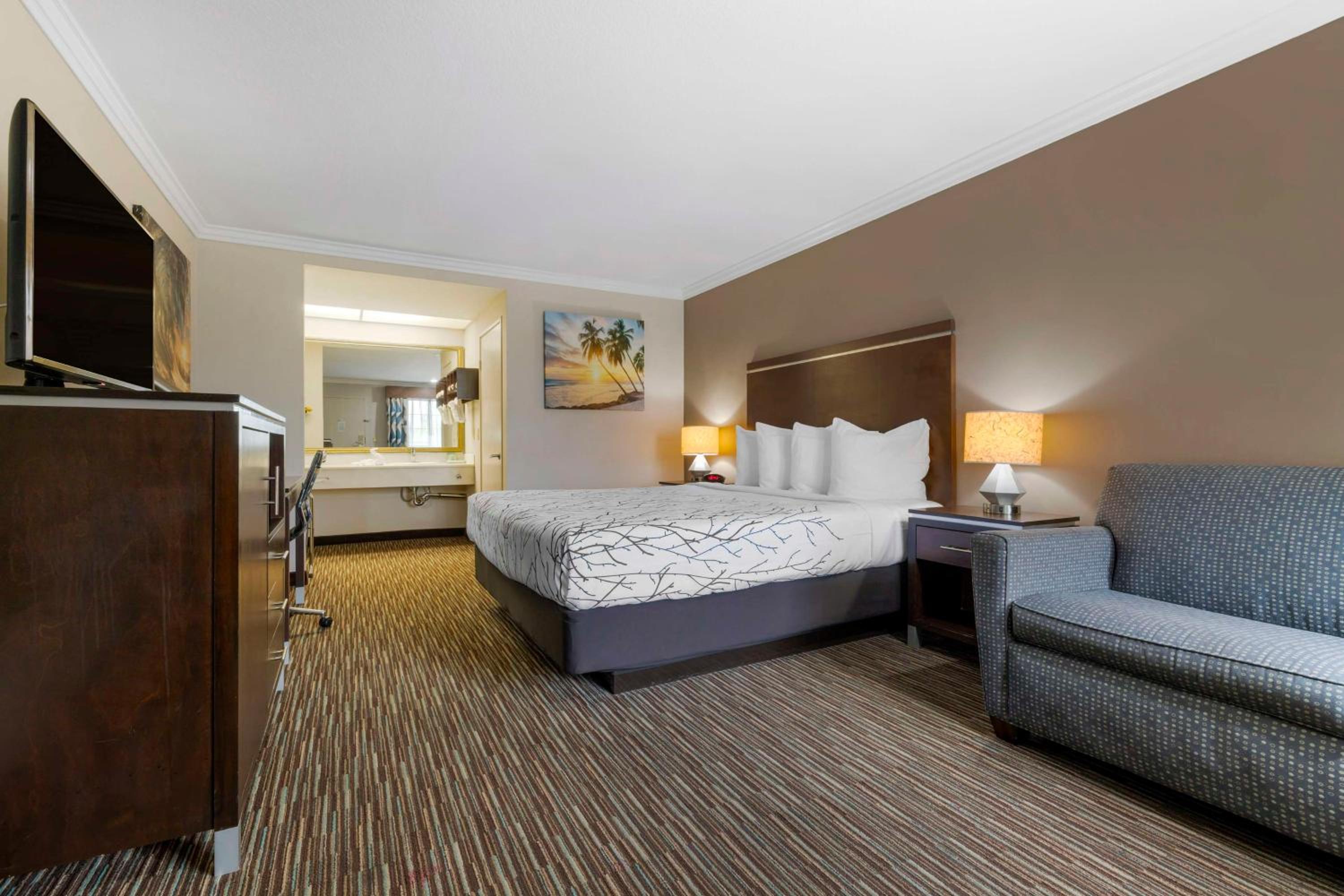 Large King Room - Non-Smoking - Photo 2