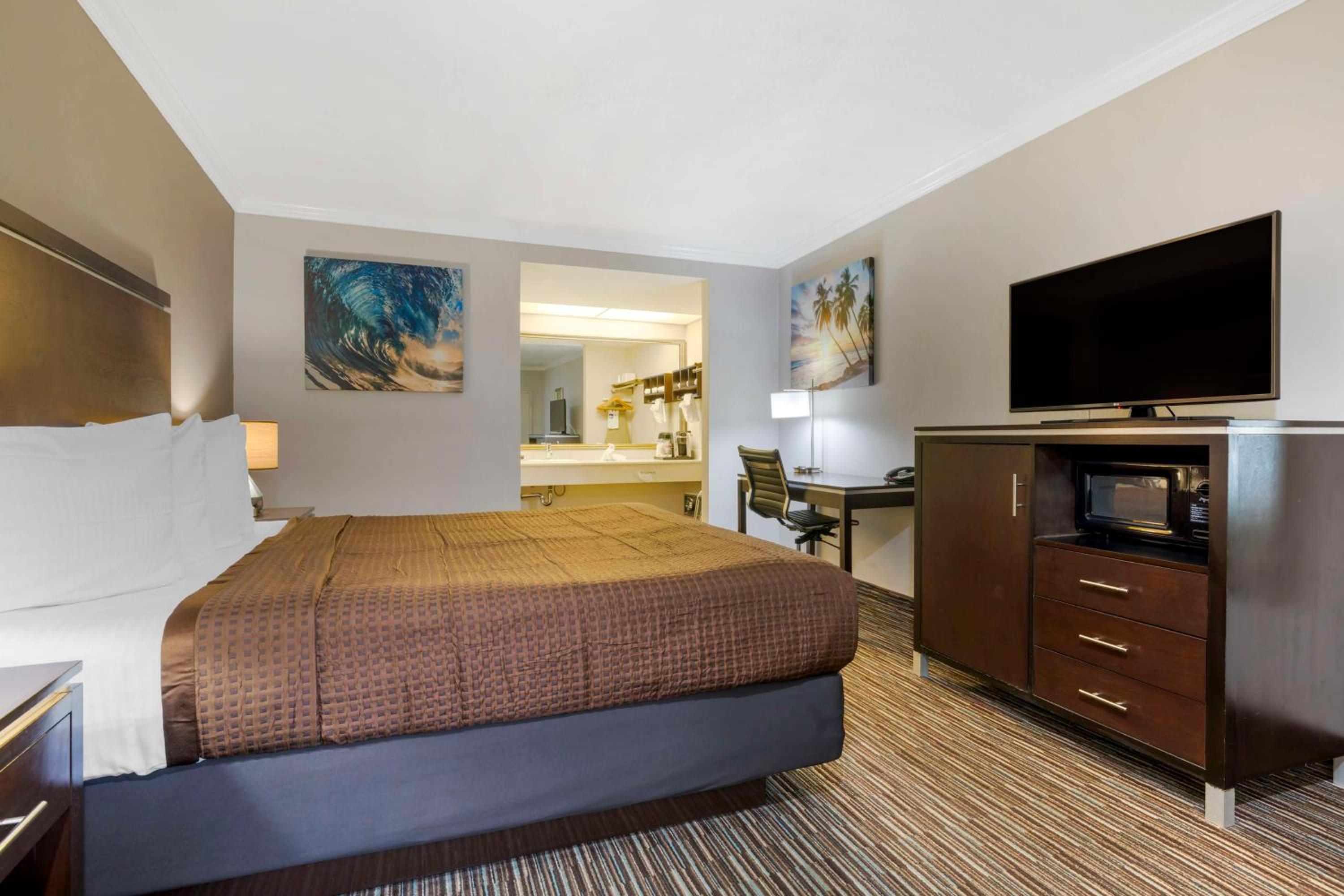 King Room - Non-Smoking - Photo 1