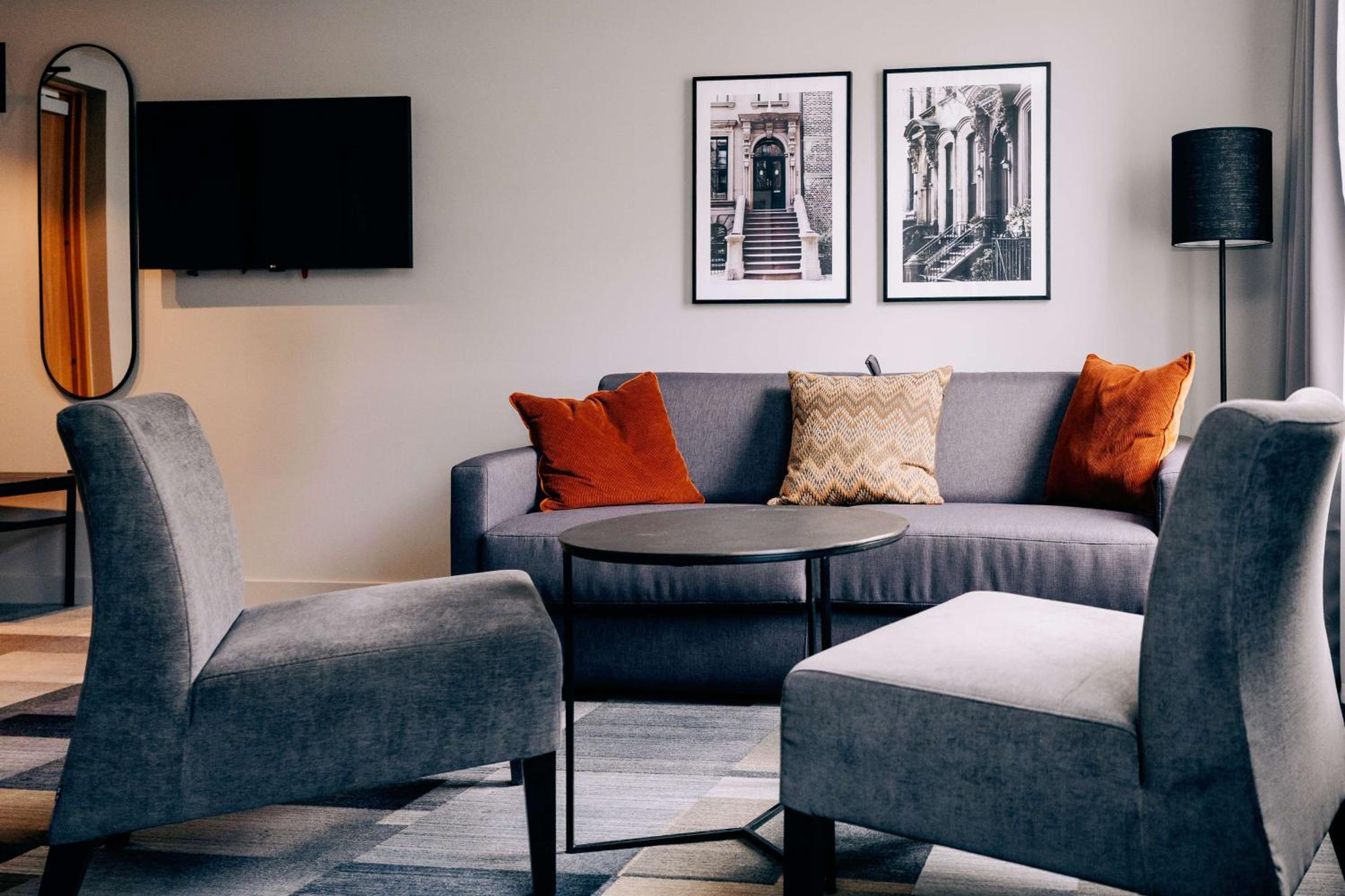 Family King Room with Sofa Bed - Photo 8