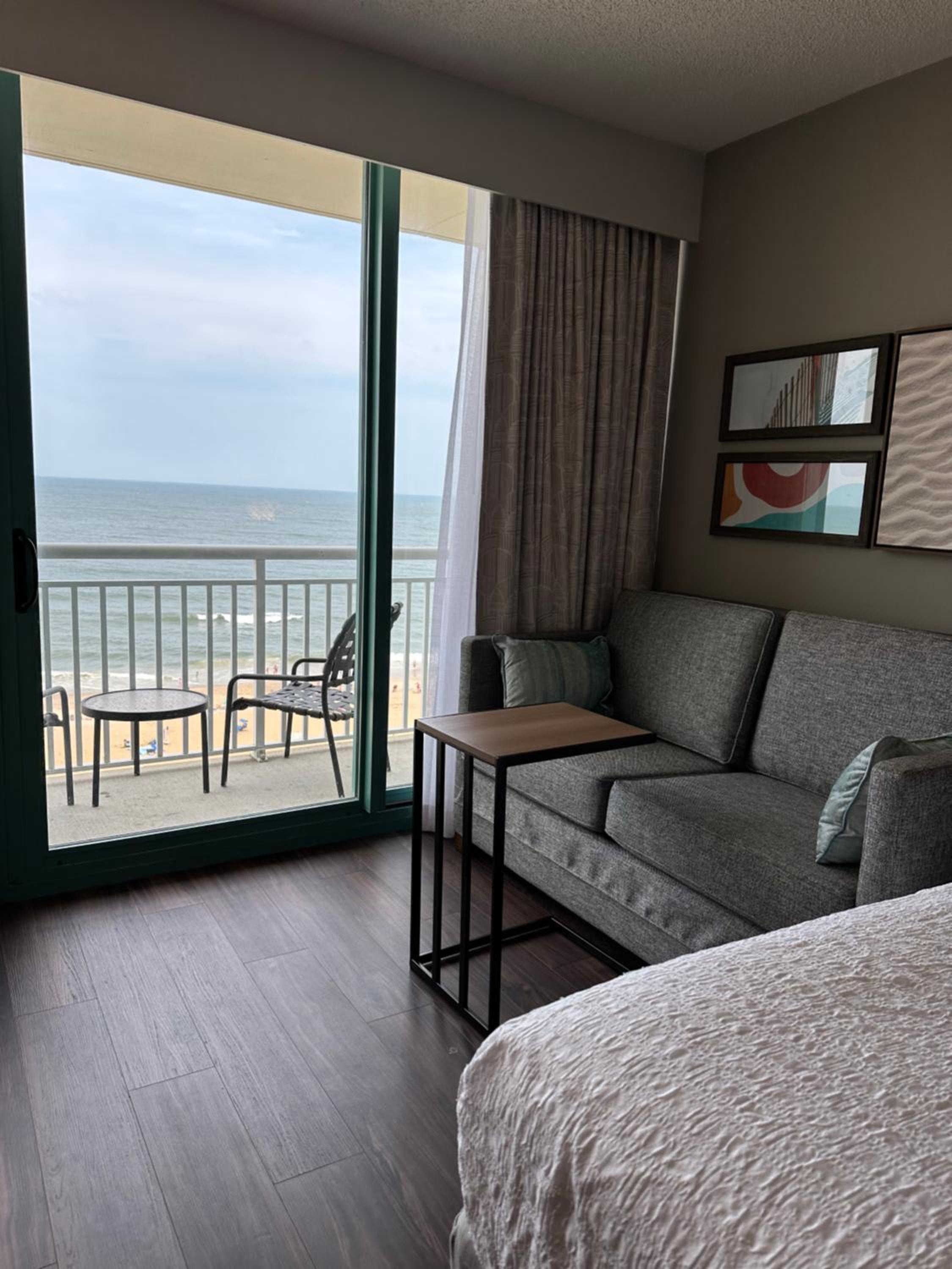 Queen Room with Two Queen Beds and Sofa Bed and Bath Tub - Oceanfront - Photo 2