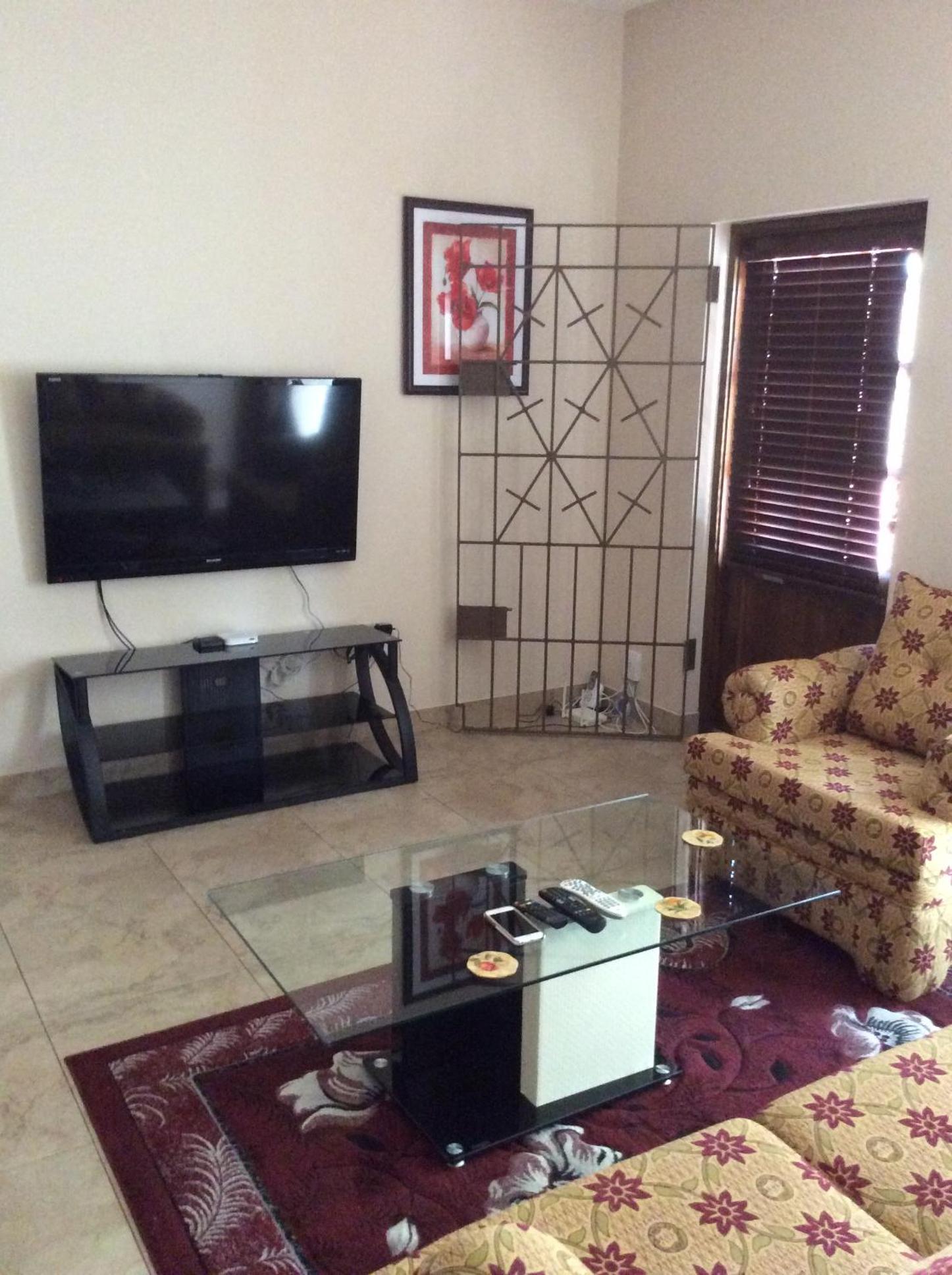 One-Bedroom Apartment photo 3