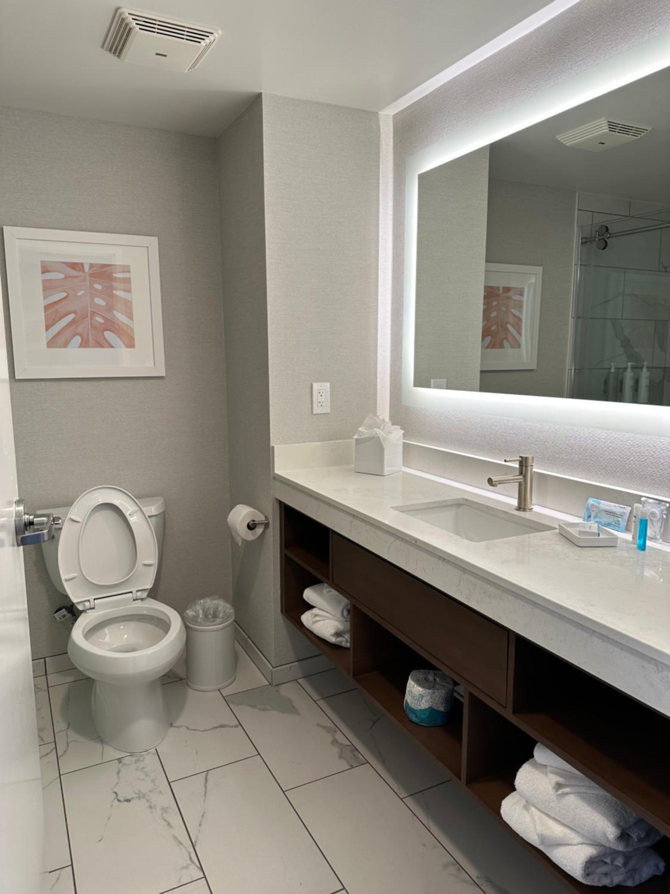King Room with Sofa Bed and Shower - Oceanfront/Floors 6-10 - Photo 11