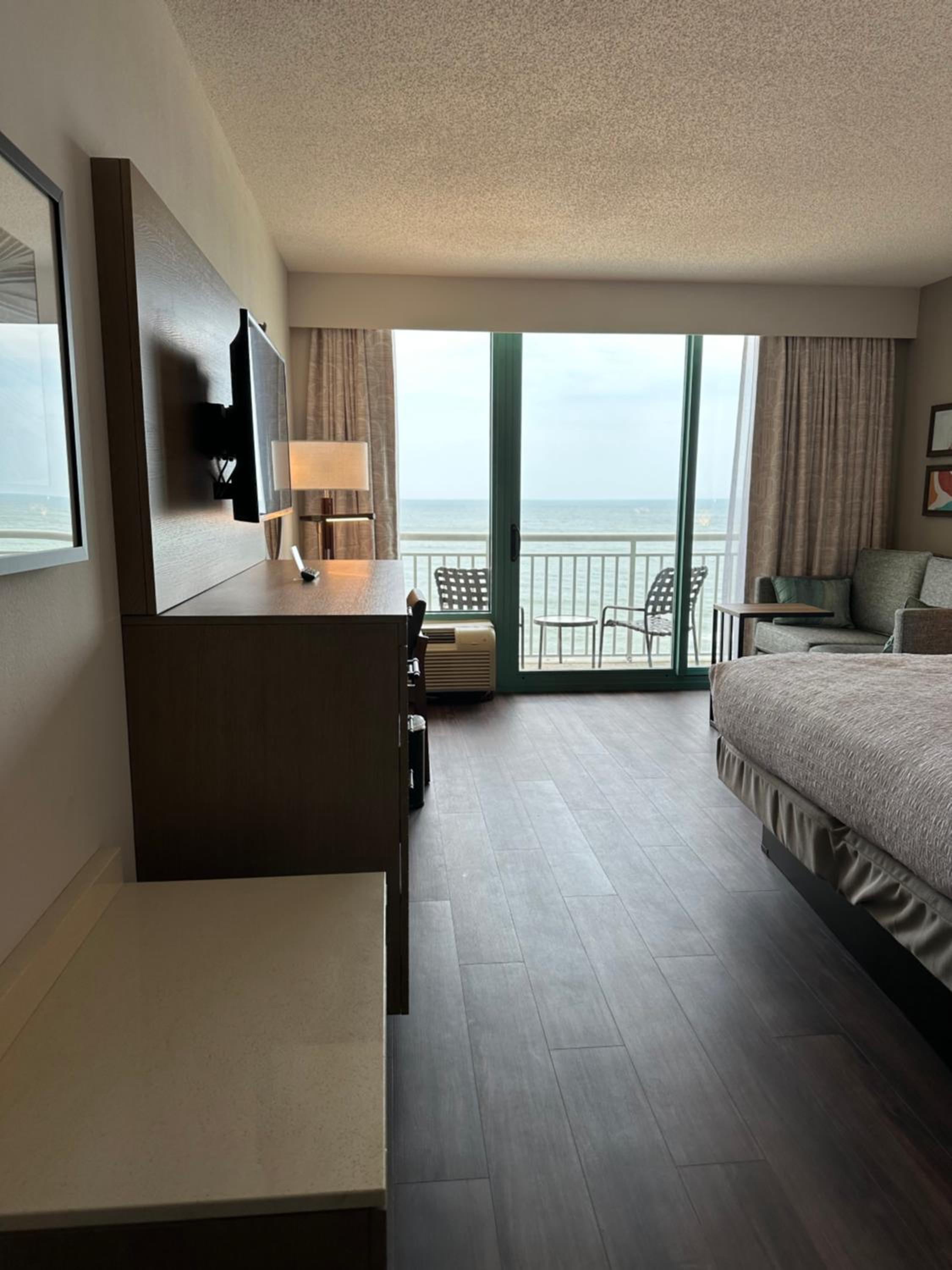 King Room with Sofa Bed and Shower - Oceanfront/Floors 6-10 - Photo 13