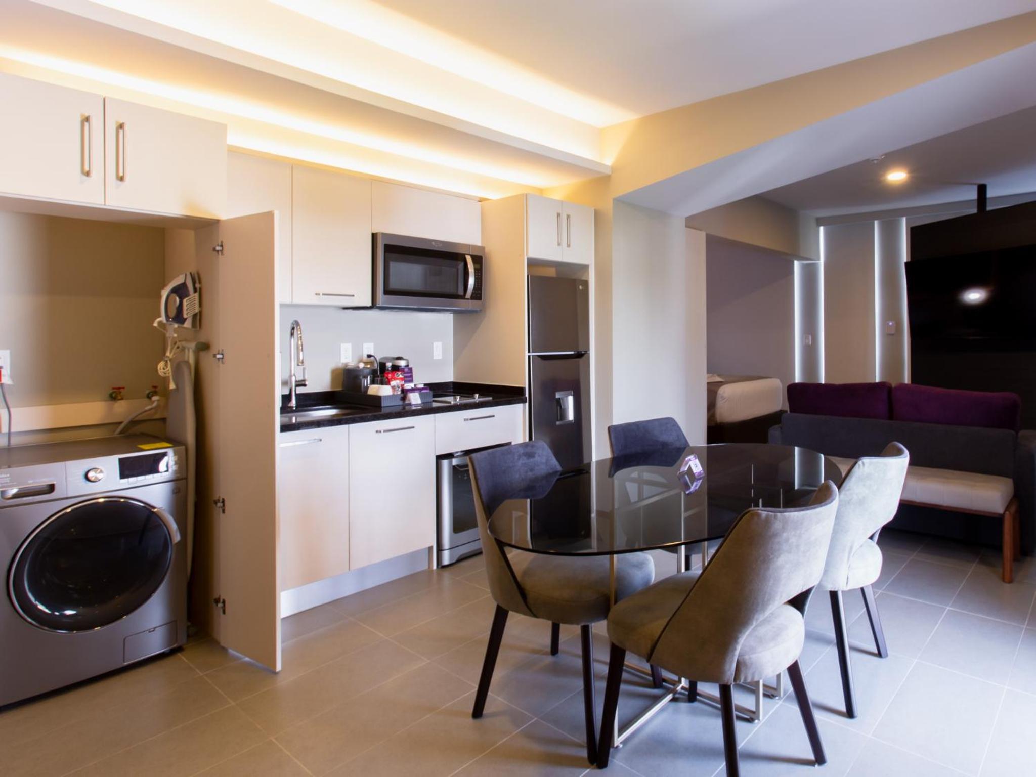 Superior King Suite photo 3