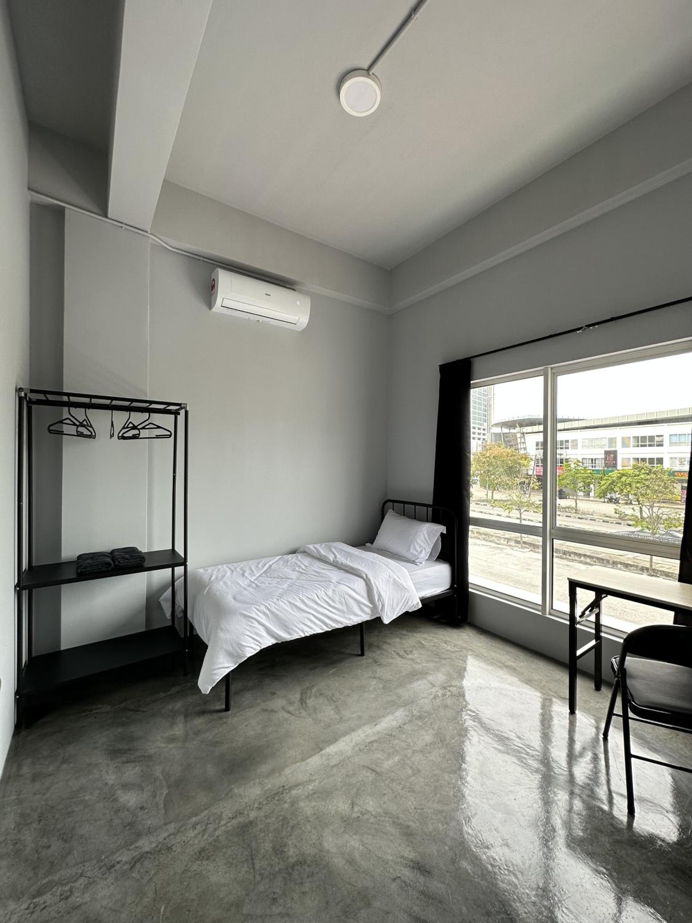 Standard Twin Room - Photo 1