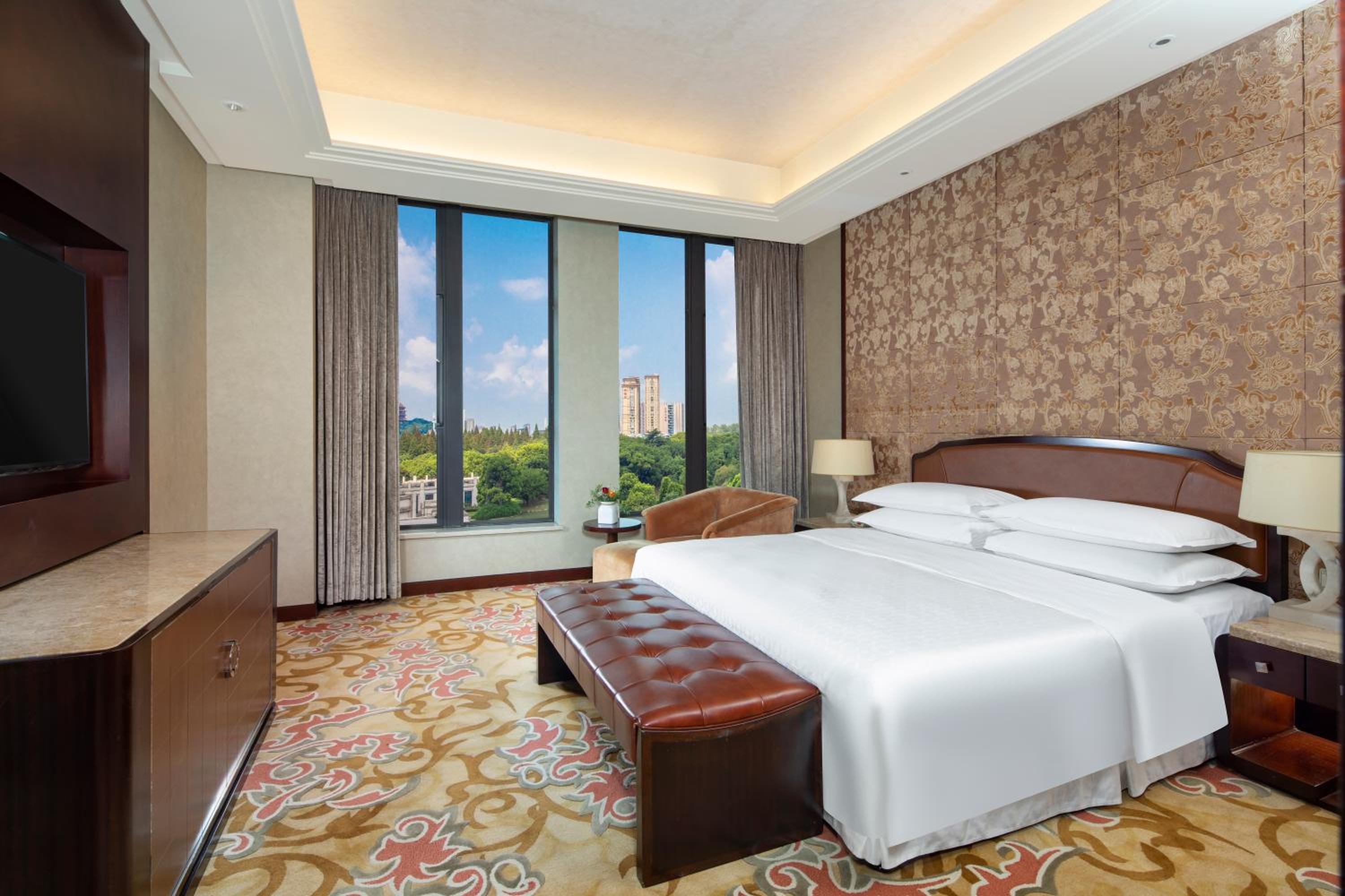 Club King Room