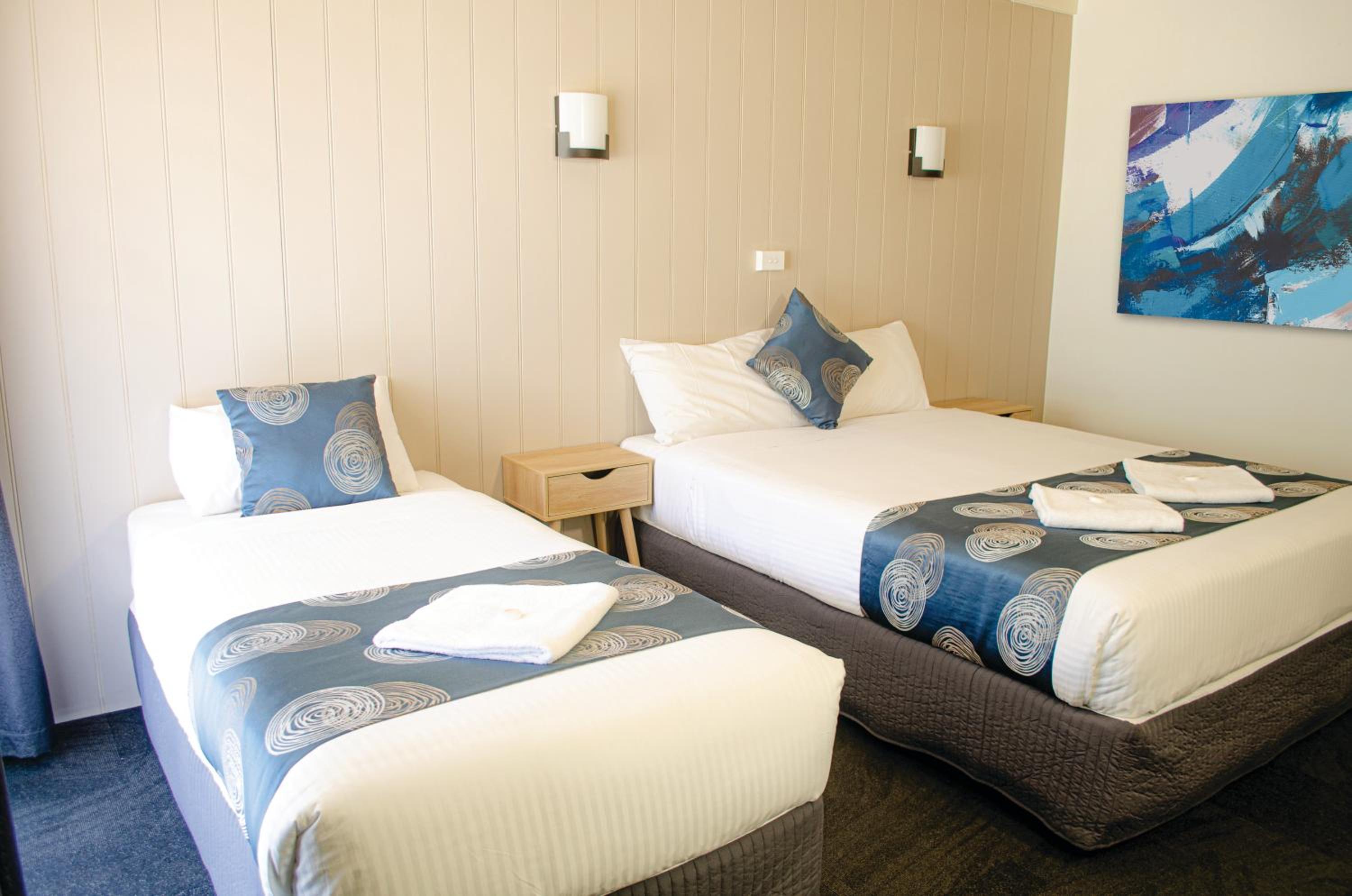 Small Twin Room - Photo 2