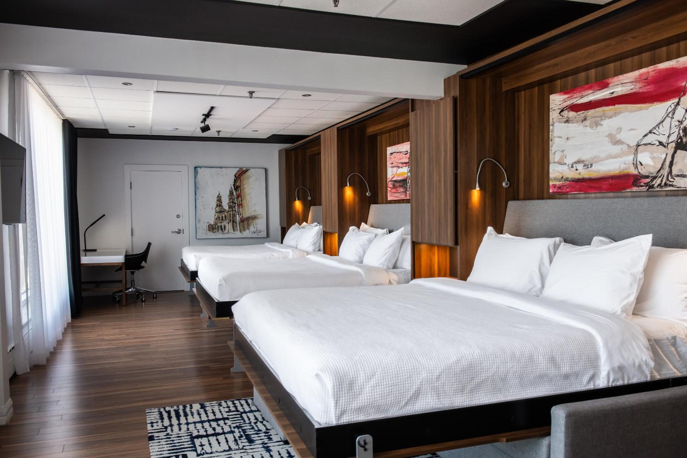 Executive King Suite - Photo 2