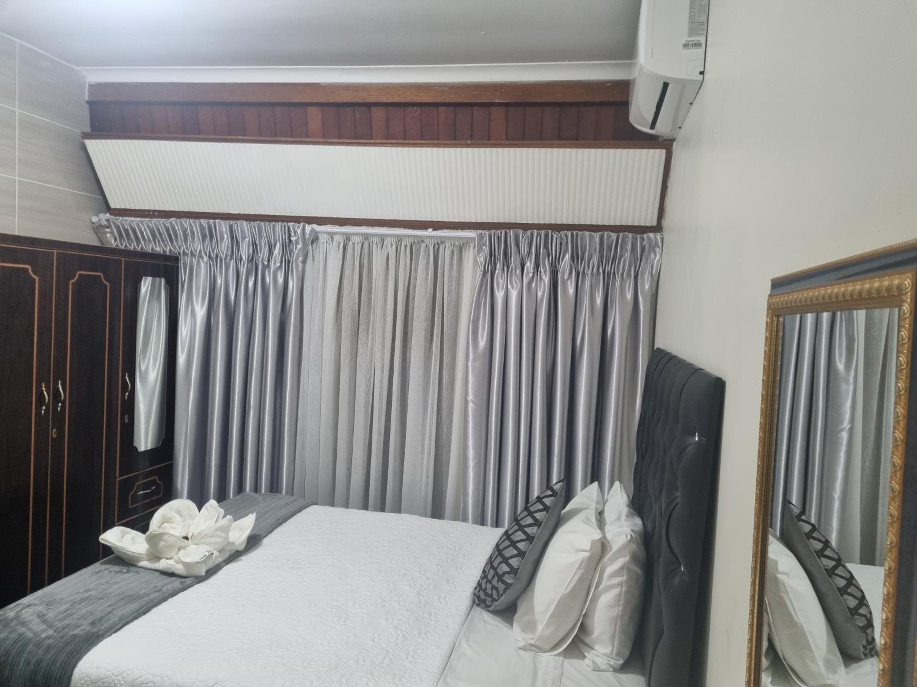 Double Room with Private Bathroom photo 2