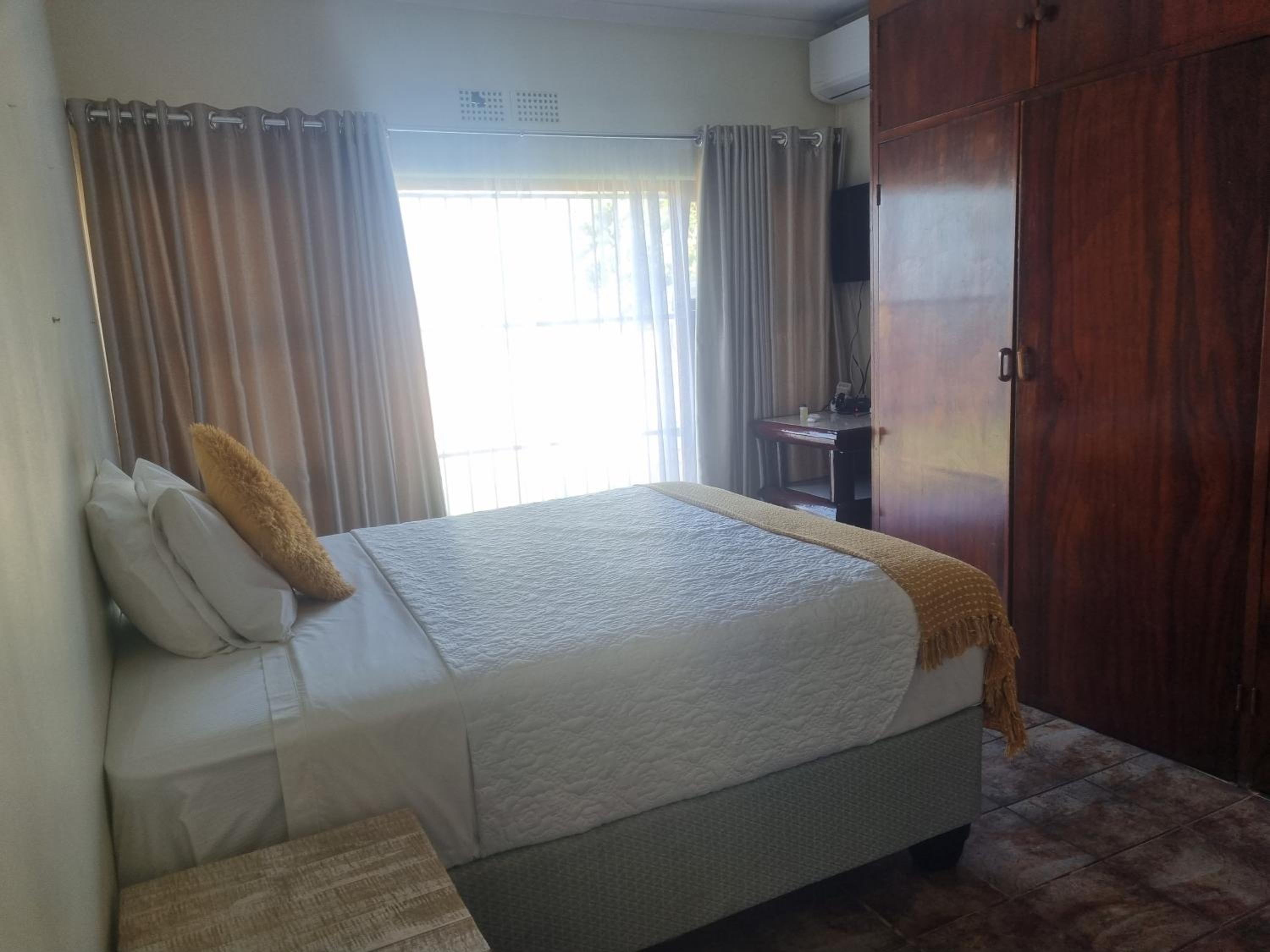 Double or Twin Room with Garden View photo 1