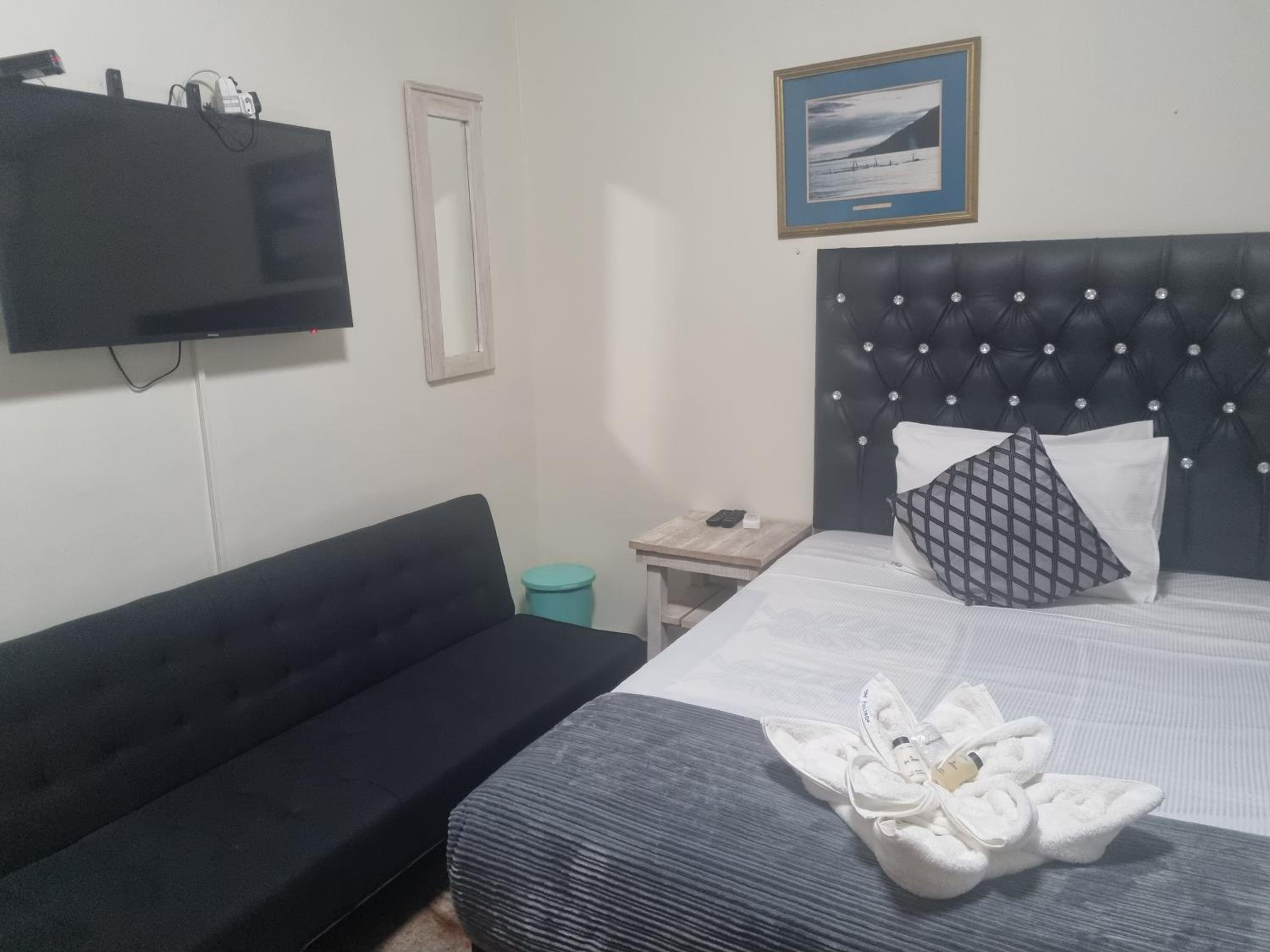Double or Twin Room with Garden View photo 2