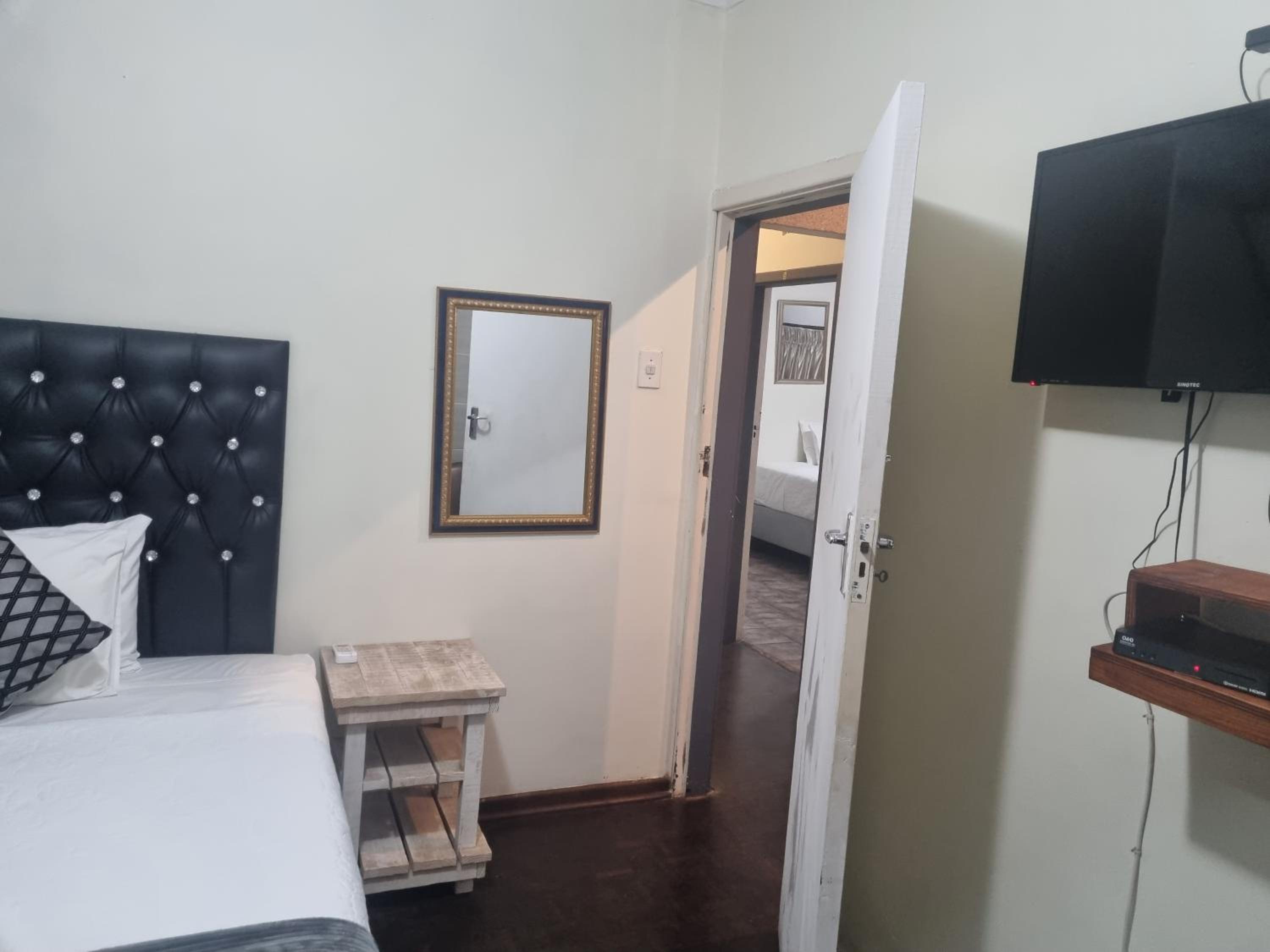 Double Room with Private Bathroom photo 1