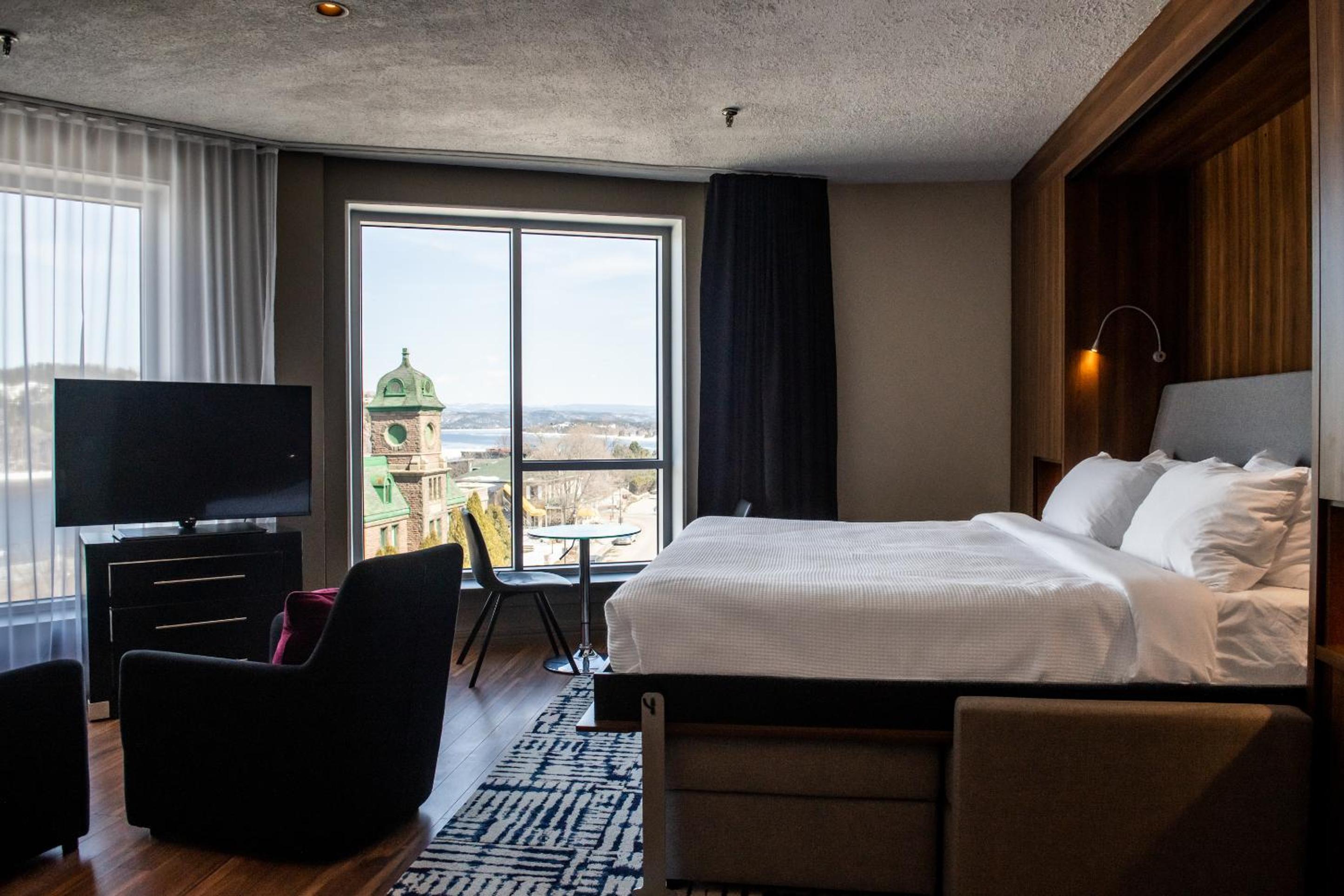 Superior King Suite - Photo 1