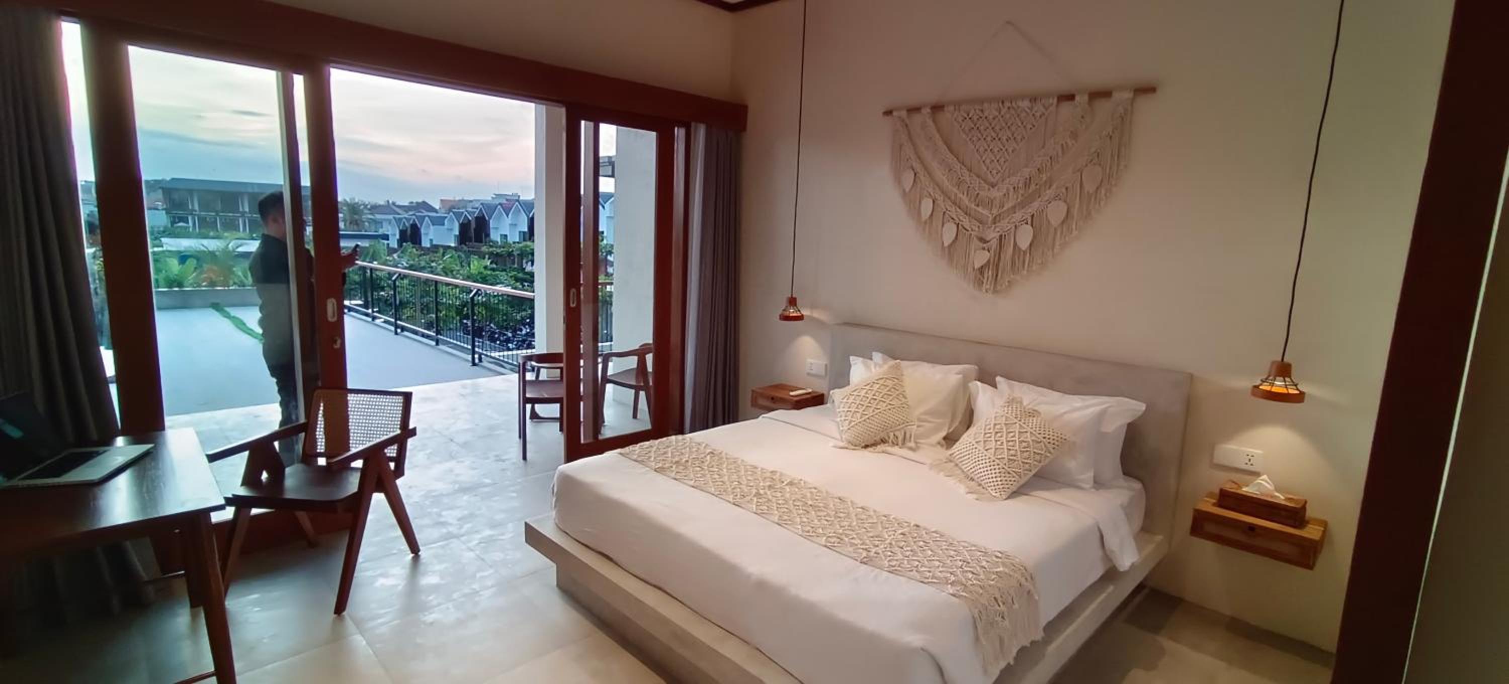 Deluxe Double Room with Balcony - Photo 32