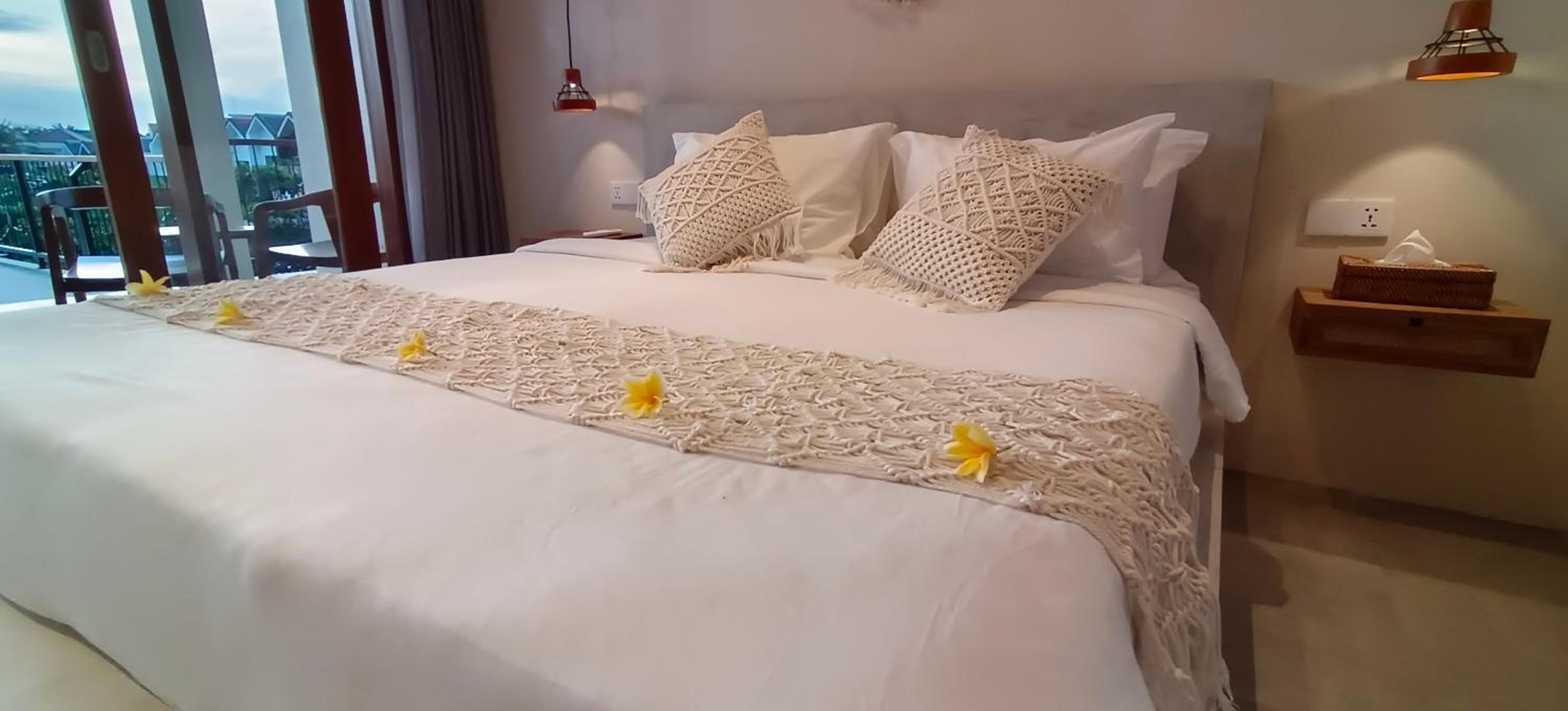 Deluxe Double Room with Balcony - Photo 26