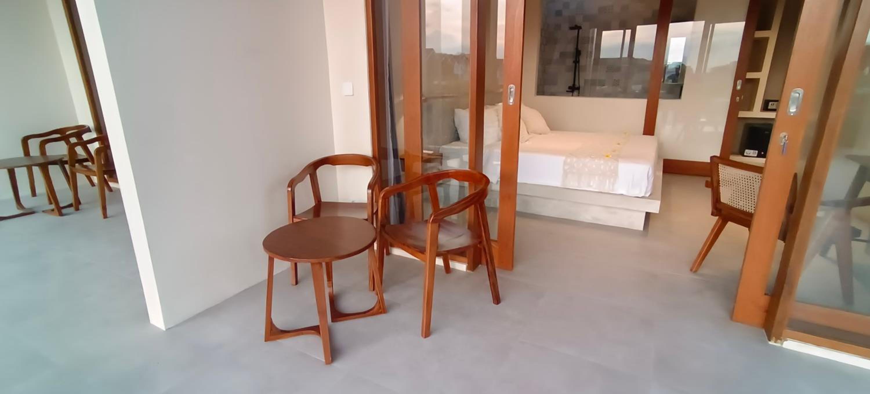 Deluxe Double Room with Balcony - Photo 6