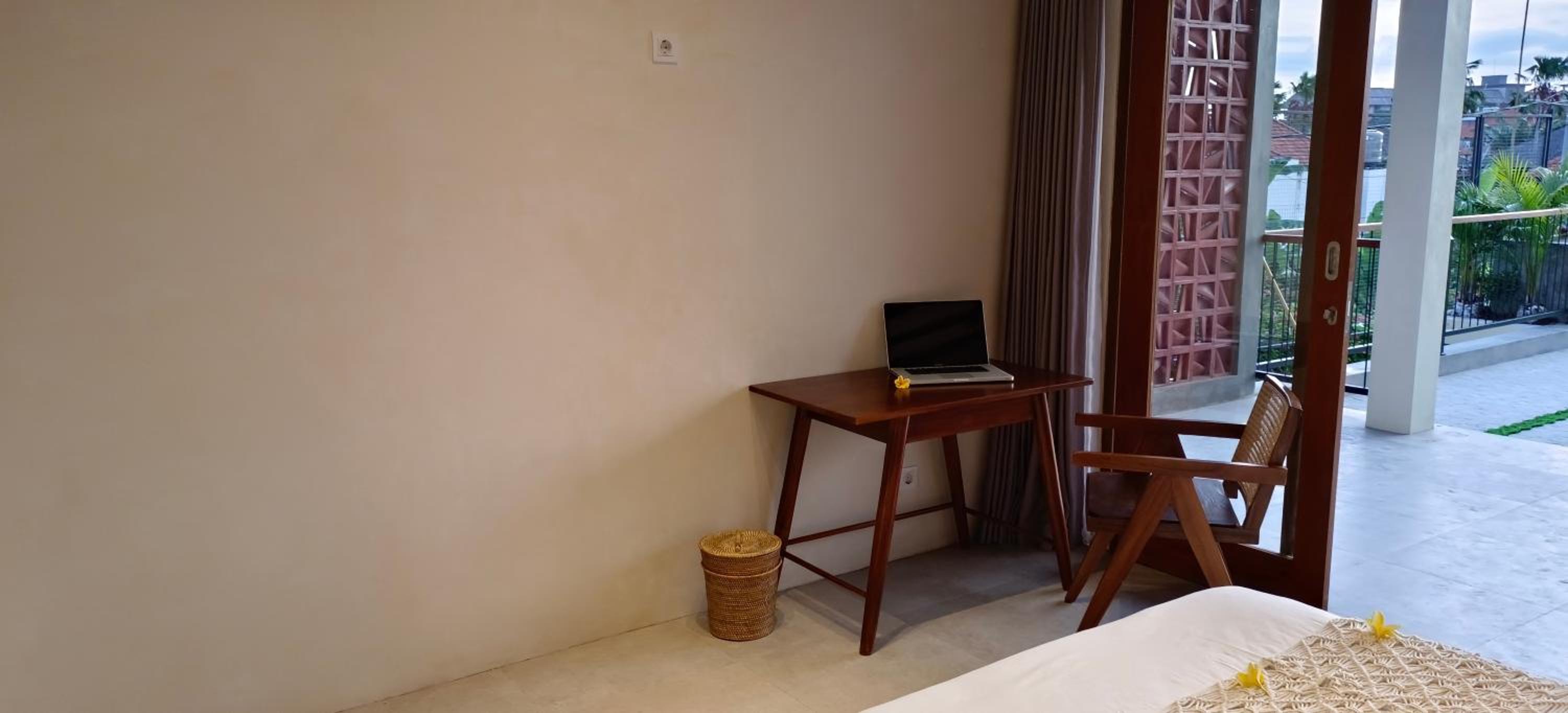 Deluxe Double Room with Balcony - Photo 36