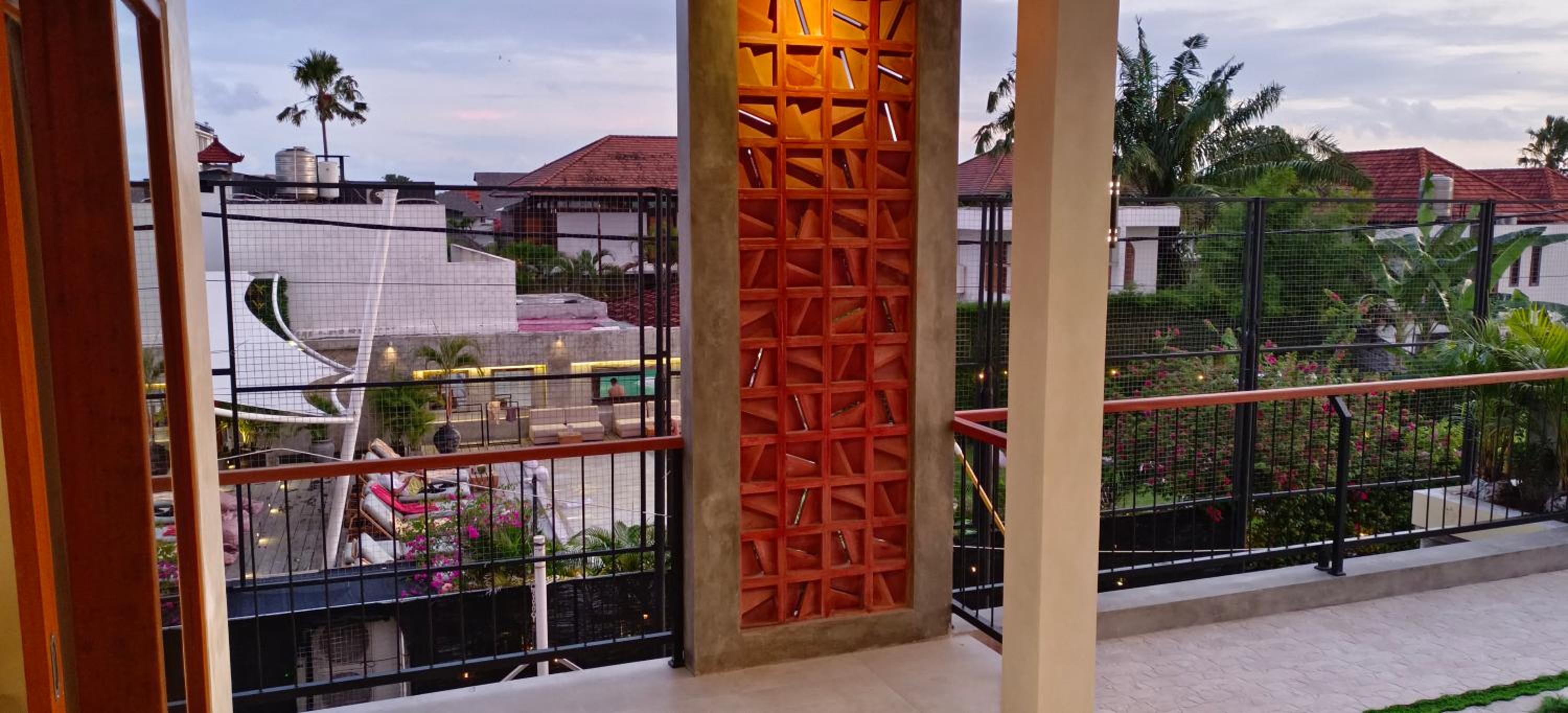 Deluxe Double Room with Balcony - Photo 4