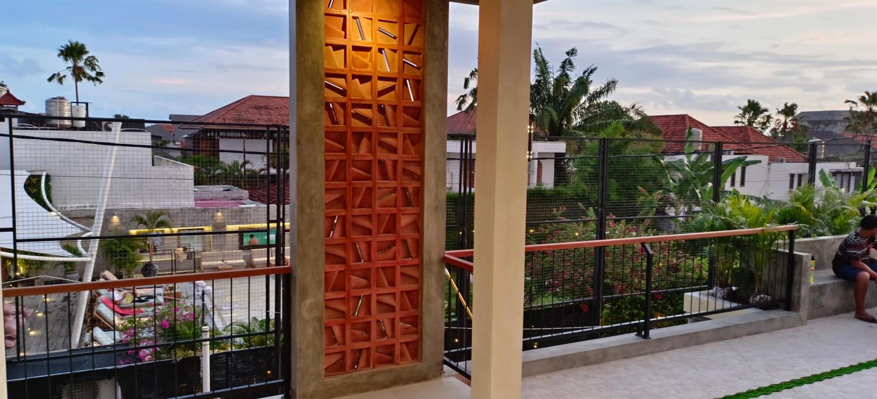 Deluxe Double Room with Balcony - Photo 3
