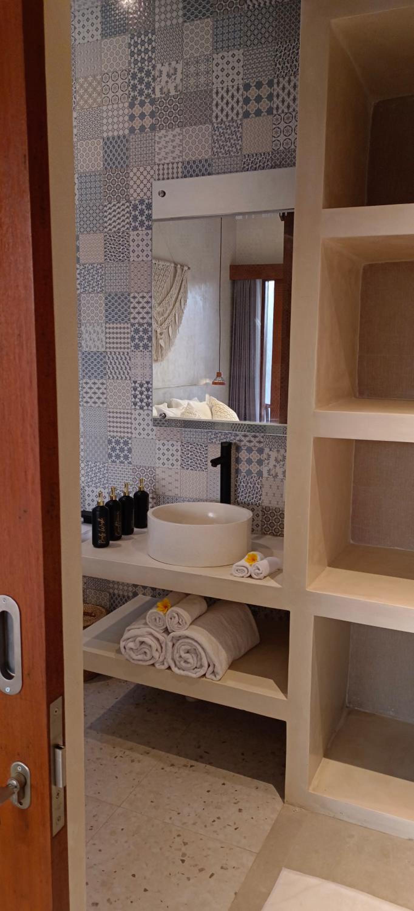 Deluxe Double Room with Balcony - Photo 39