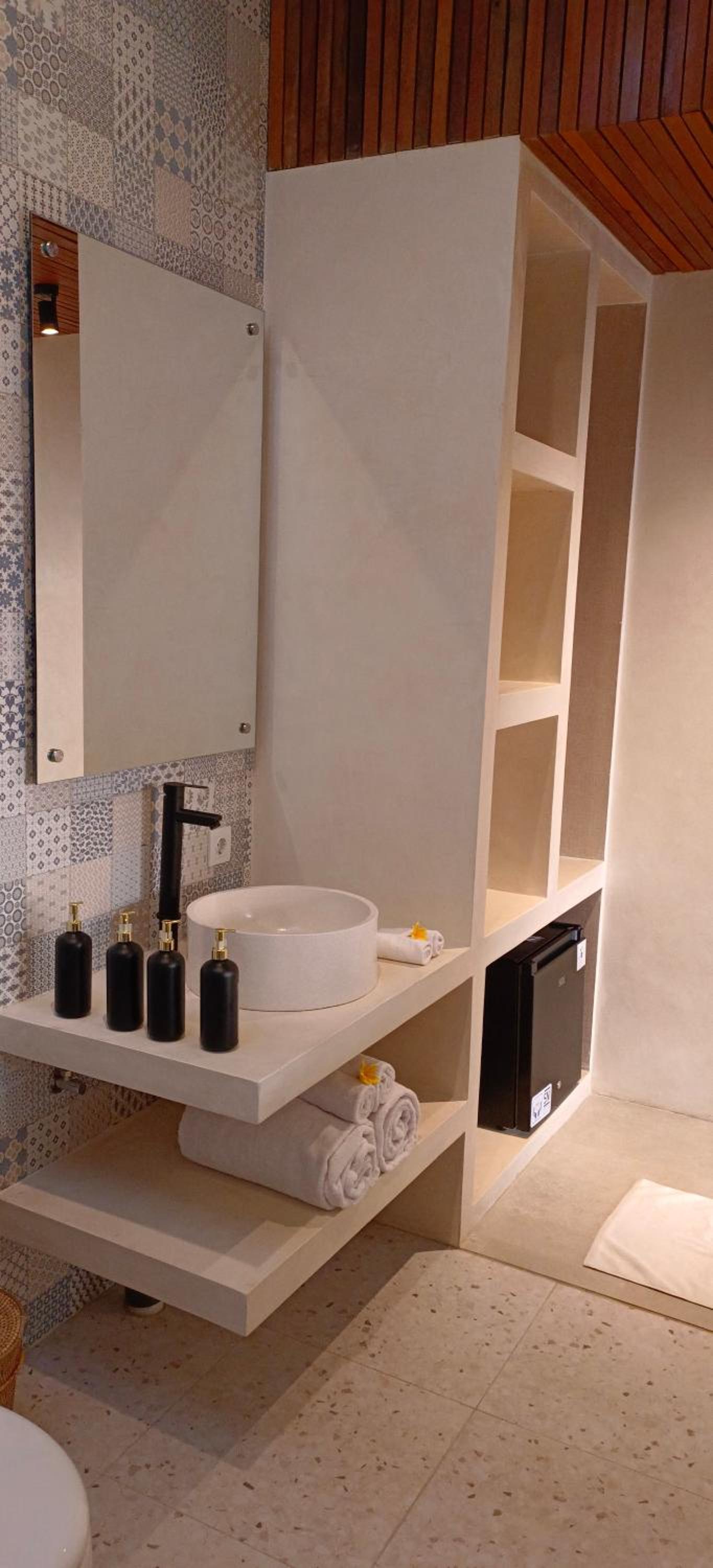 Deluxe Double Room with Balcony - Photo 35