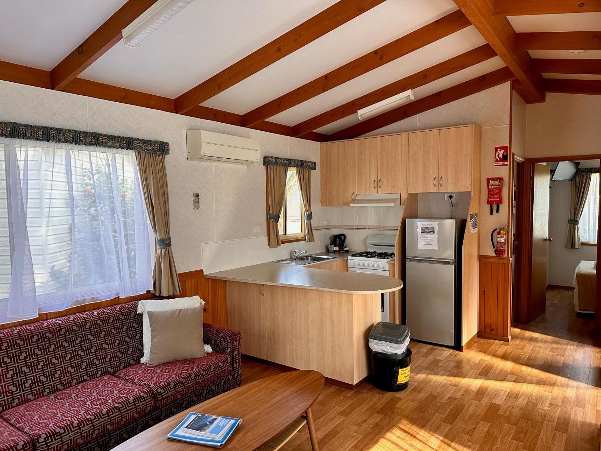 Deluxe Lagoon Cabin 5 berth photo 2