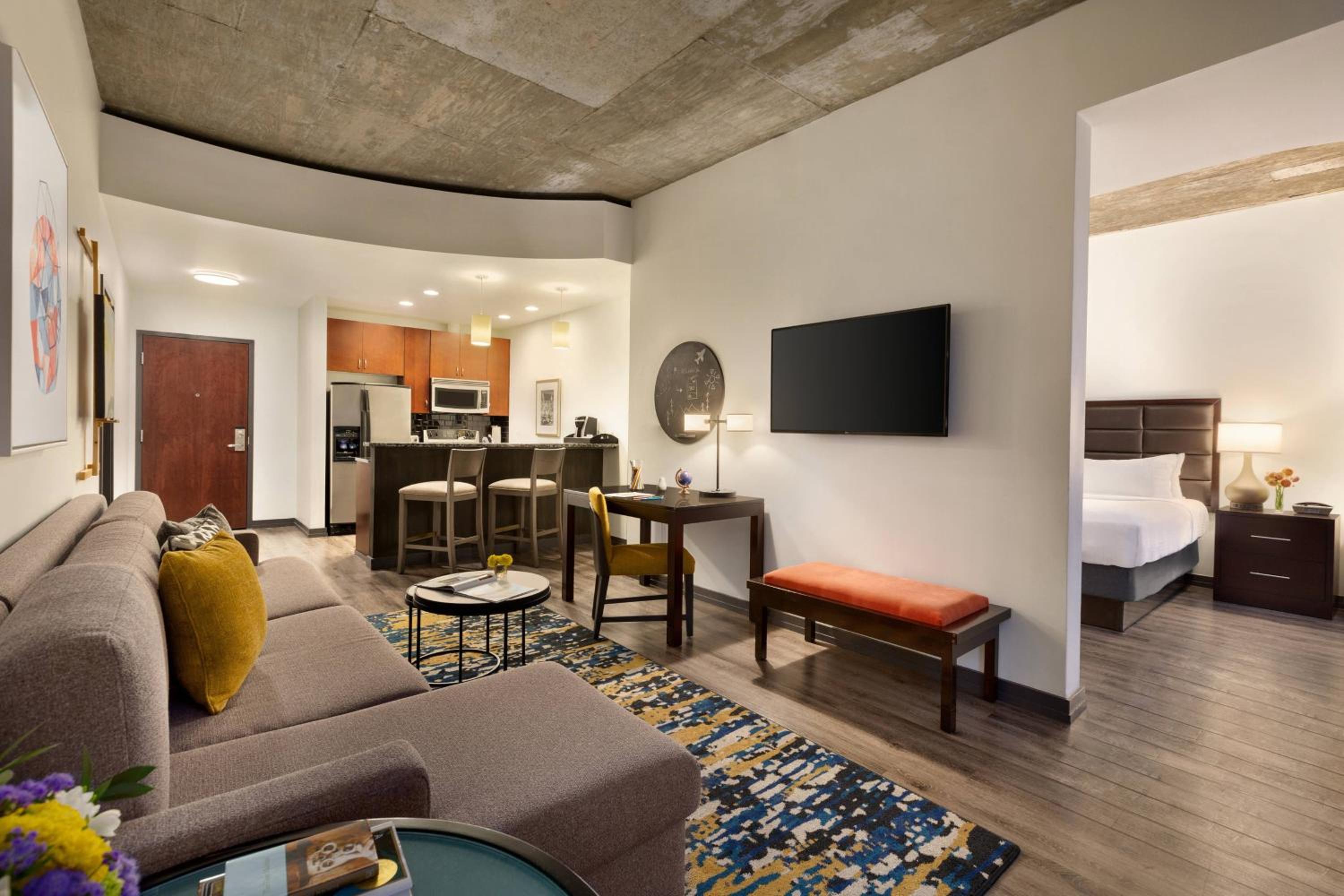 One-Bedroom King Suite - Photo 10