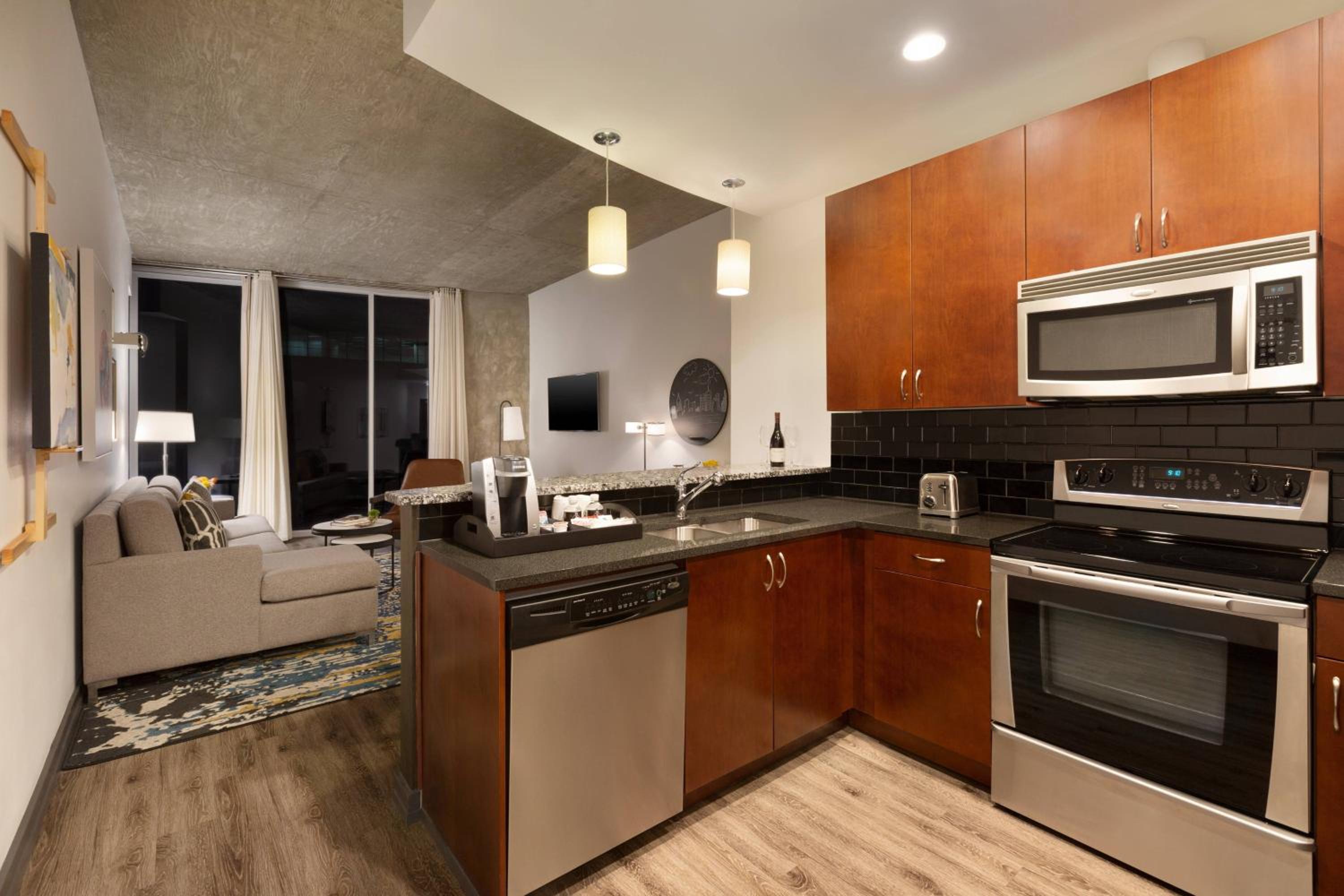 Two-Bedroom Suite with Pool View - Photo 13