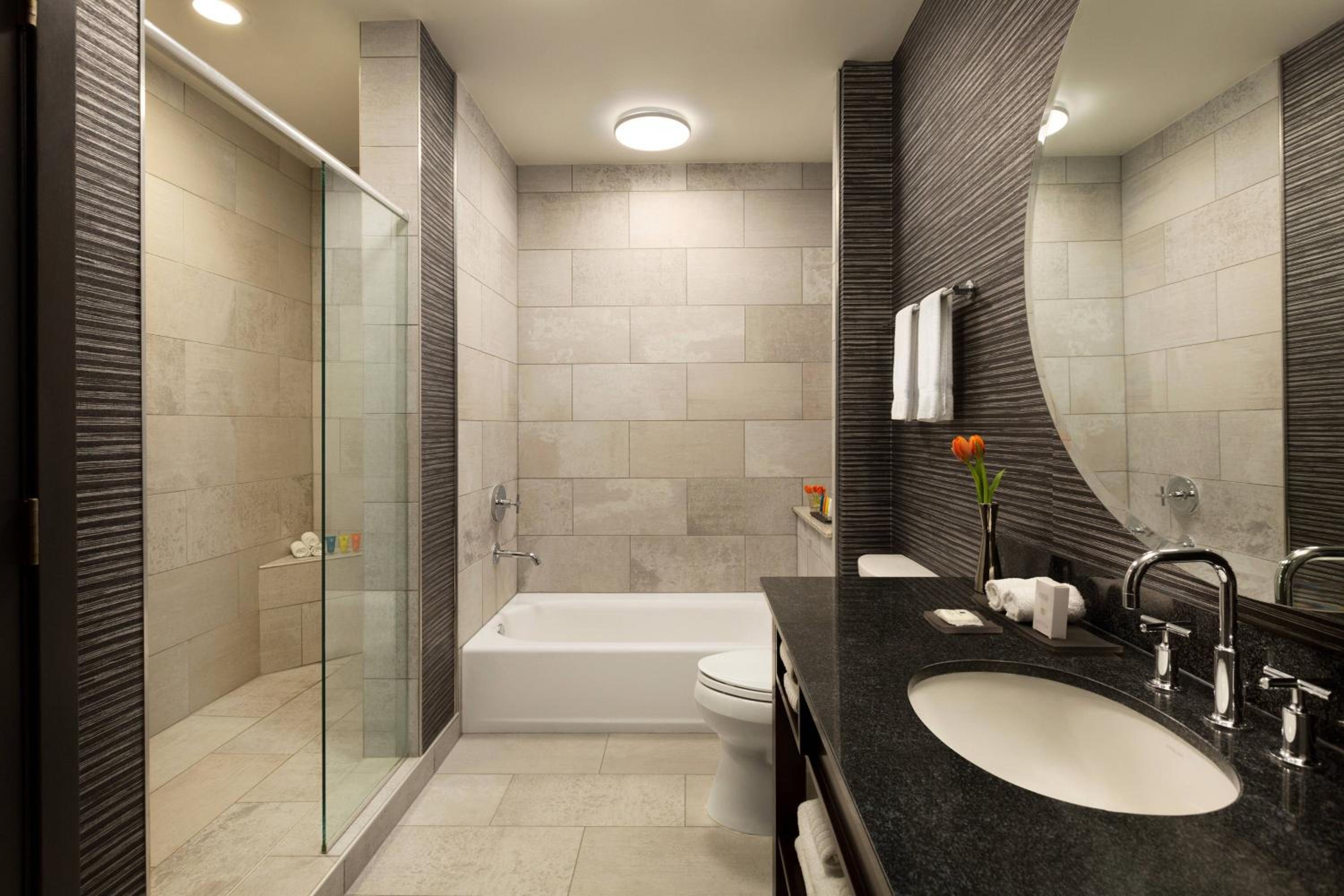 One-Bedroom King Suite - Photo 8