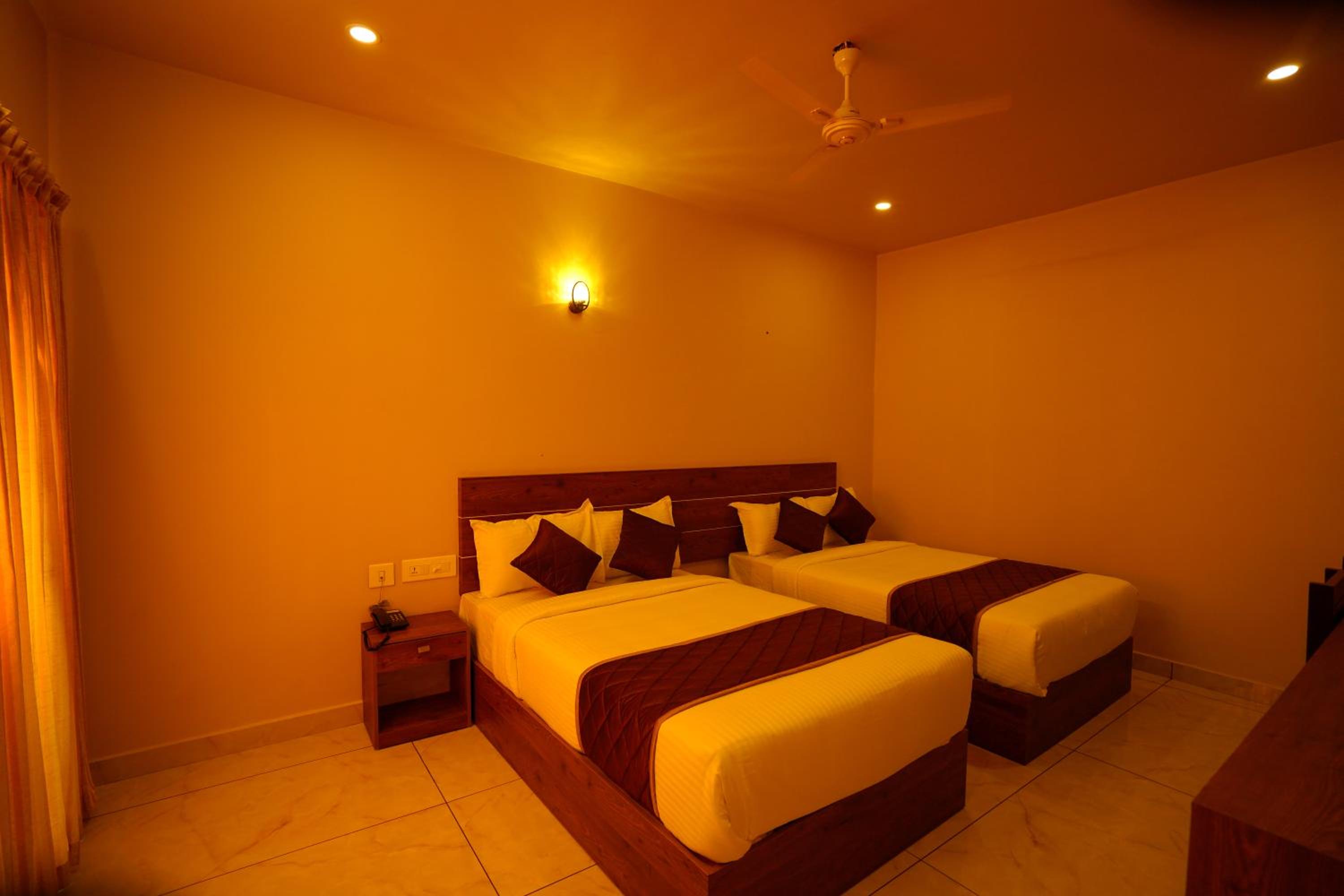 Deluxe Queen Room with Two Queen Beds photo 2