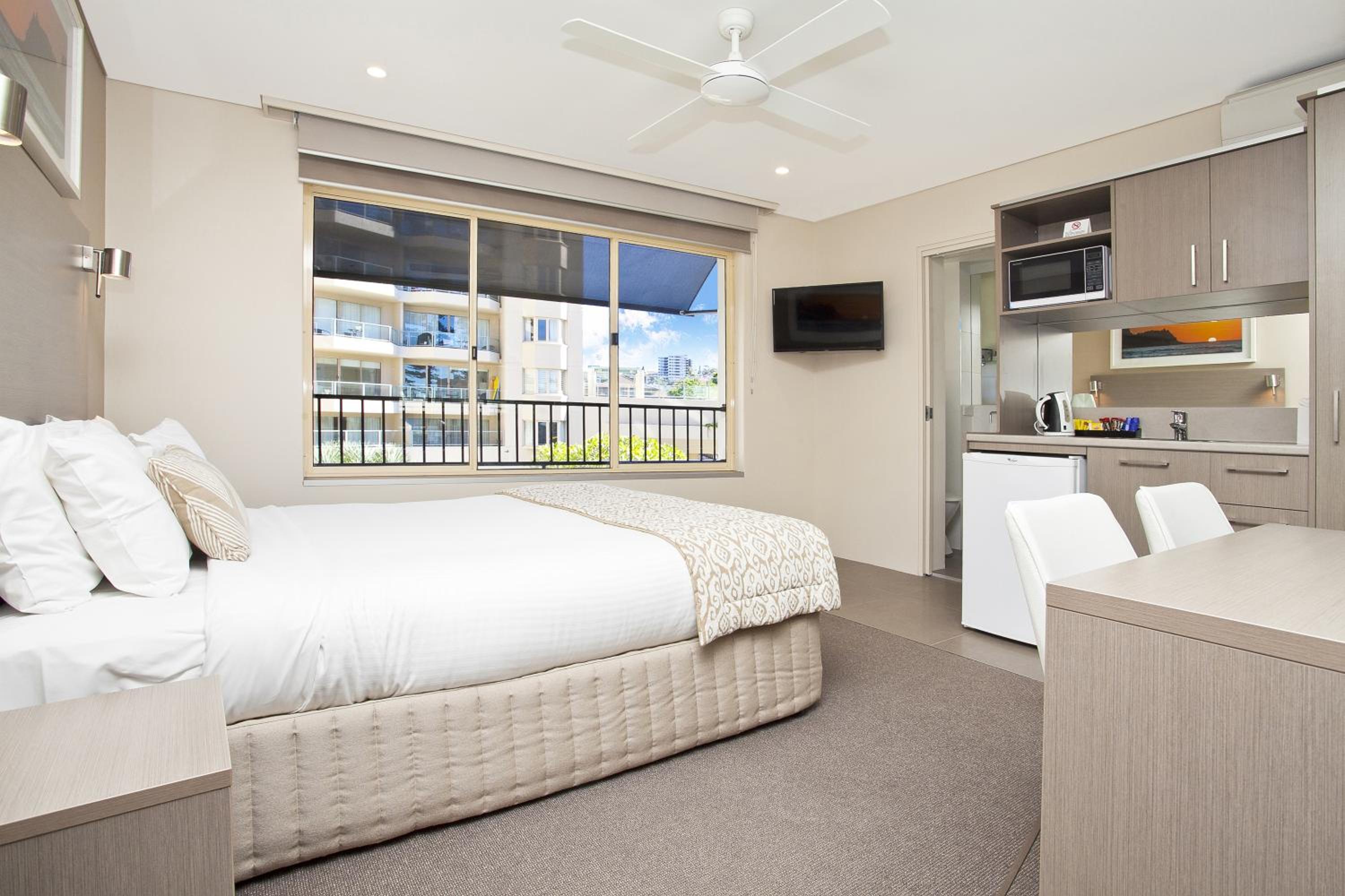 Motel Queen Room