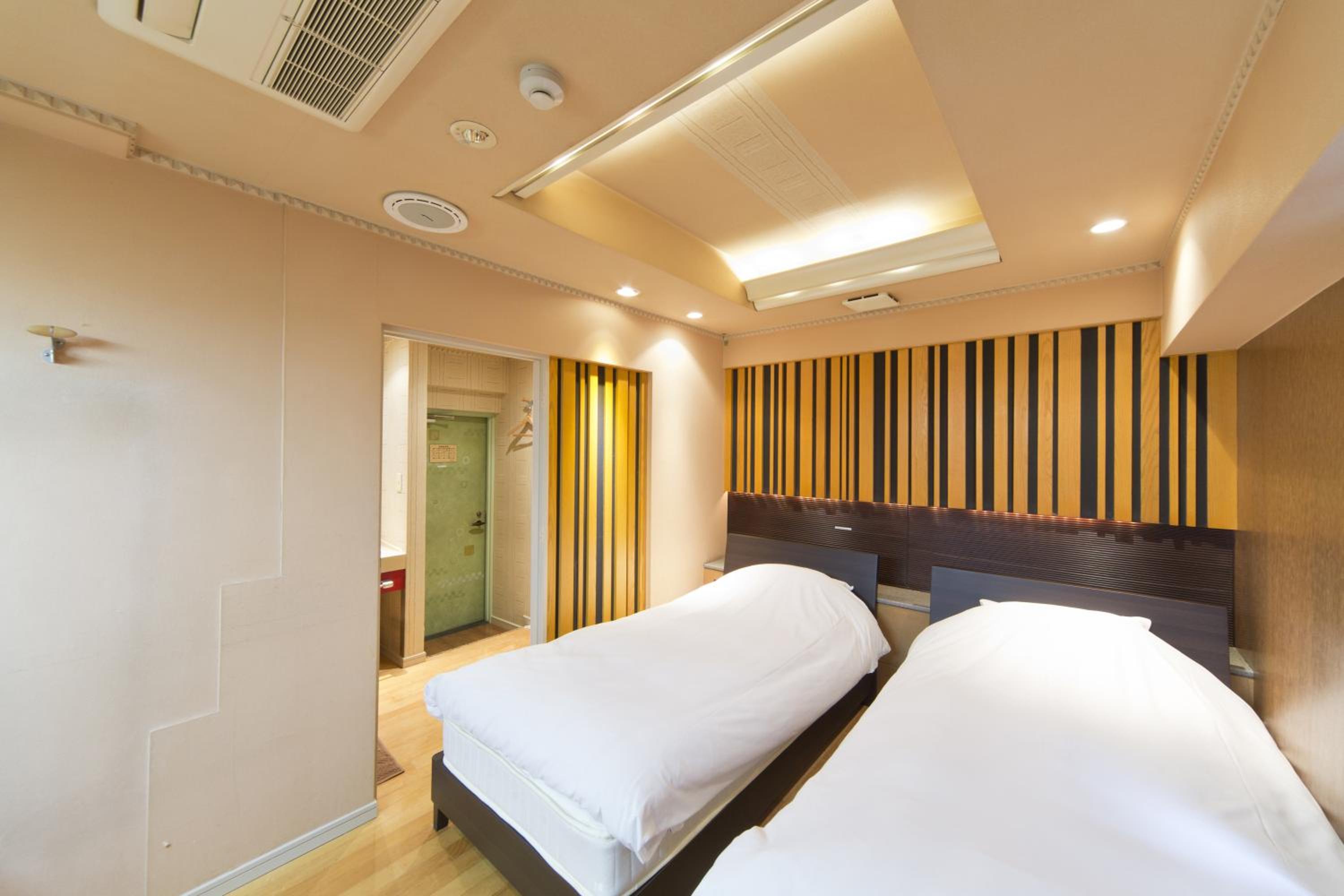 Twin Room - Smoking photo 1