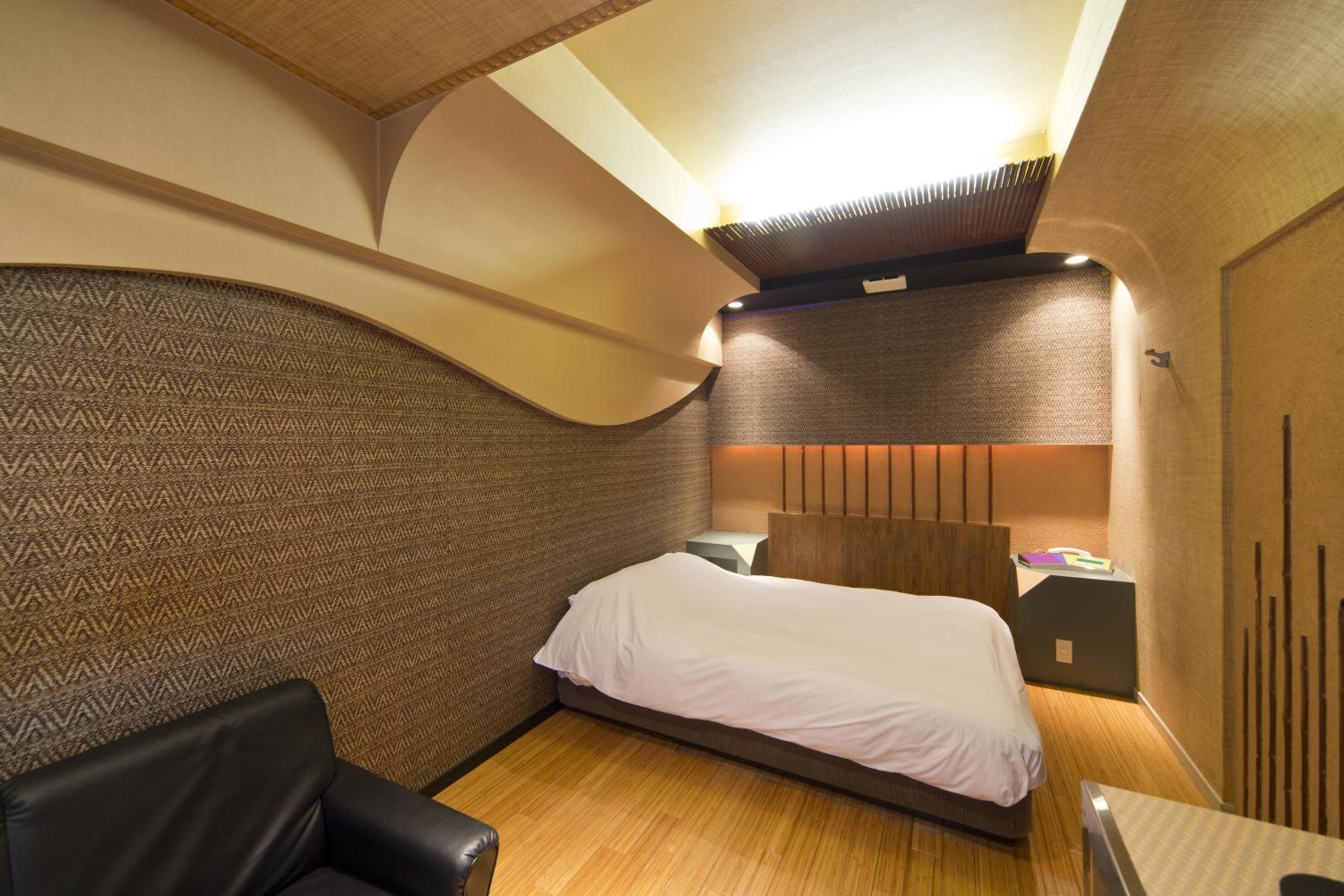 Double Room - Smoking photo 3