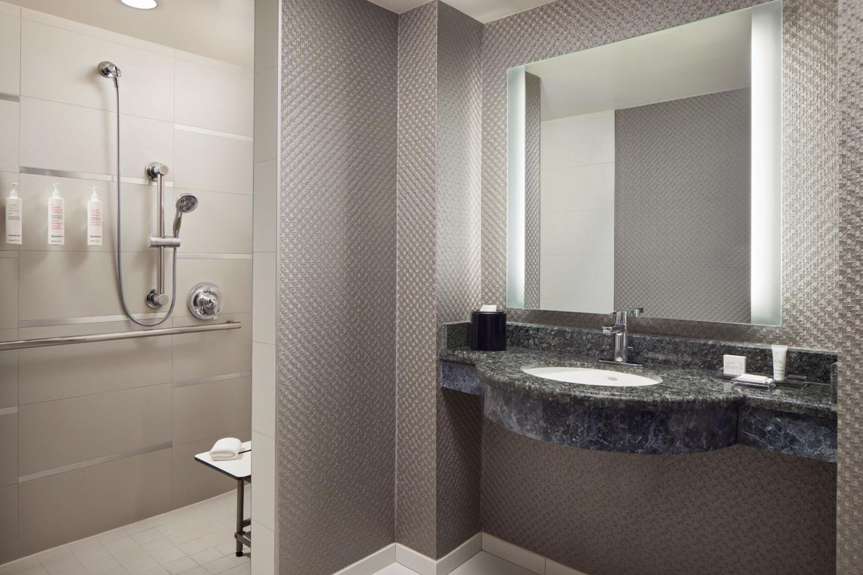 King or Double Room - Photo 7