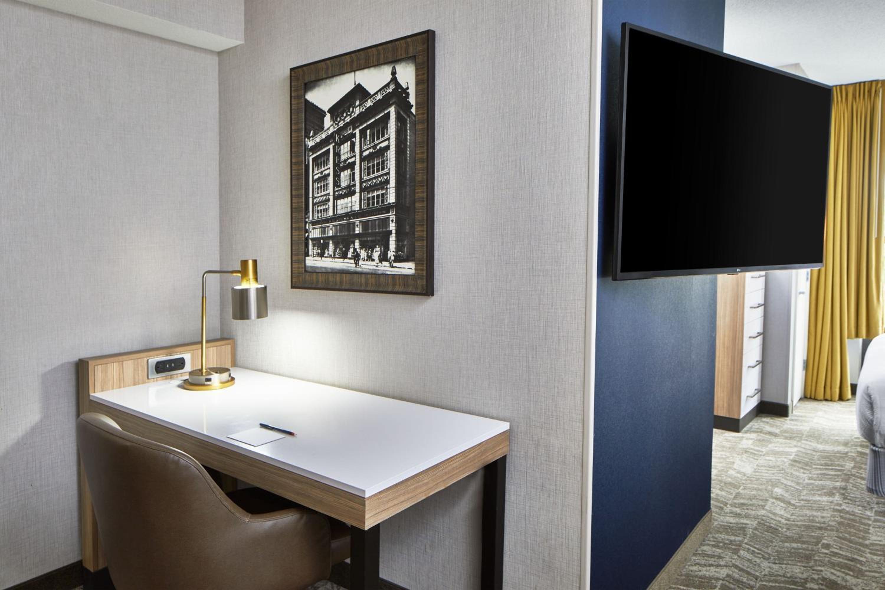 King Studio with Sofa Bed - Photo 4
