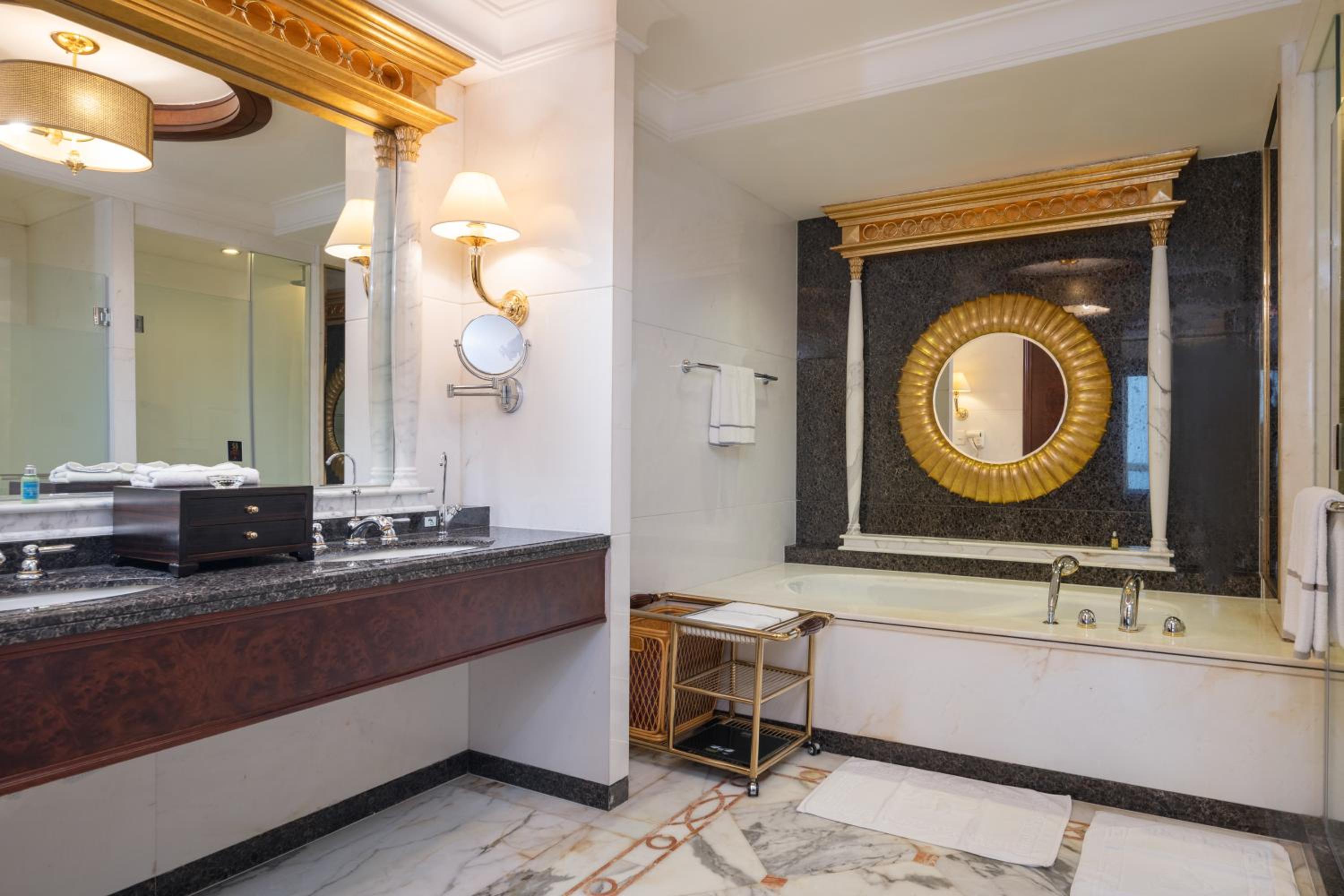 Executive King Room - Photo 4