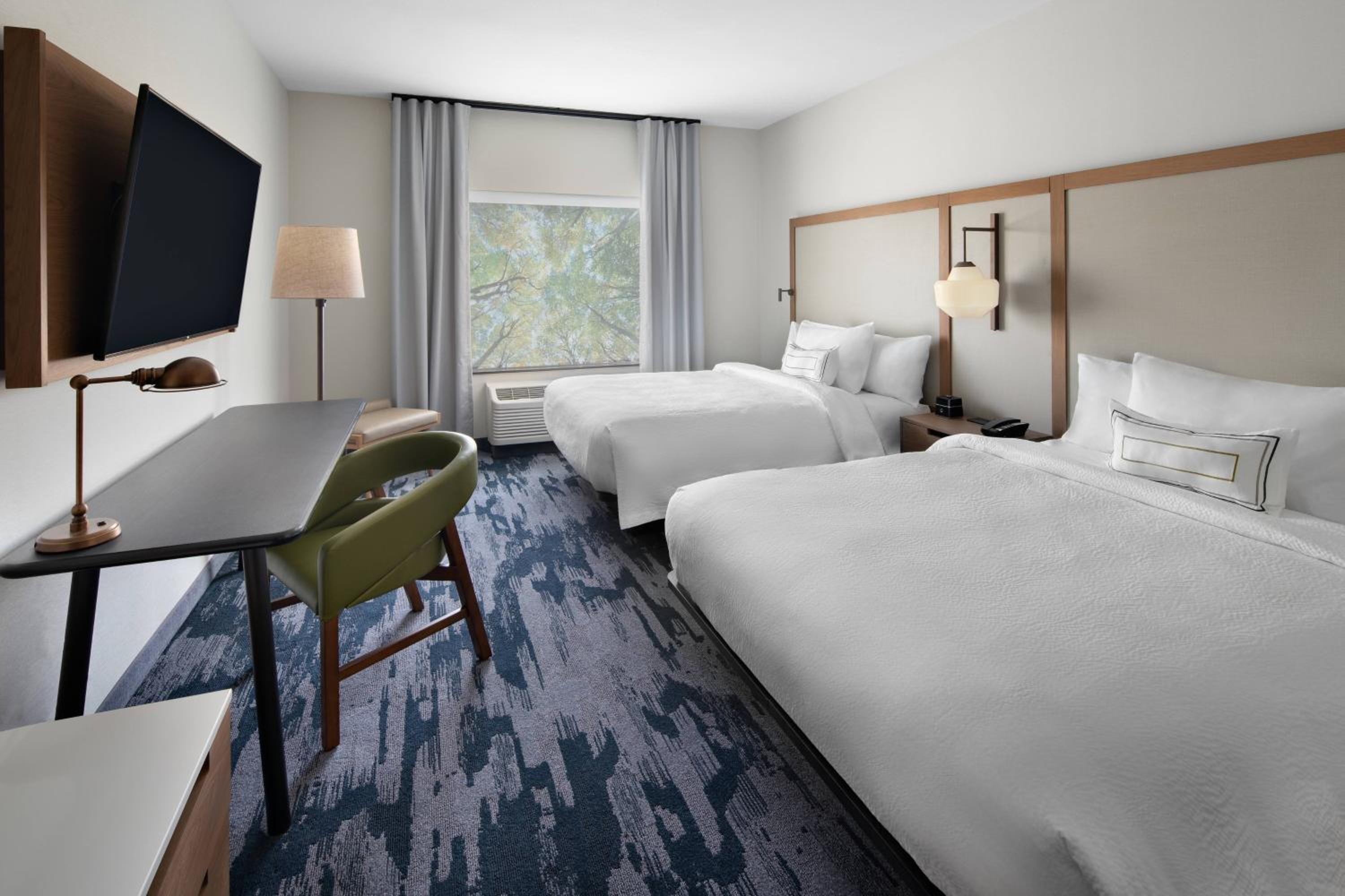 Queen Room with Two Queen Beds photo 1